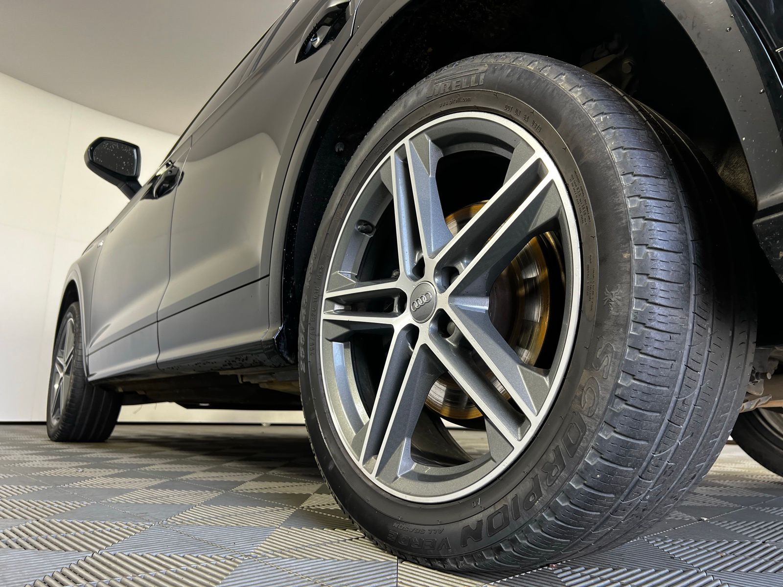Thumbnail: 2018 Audi SQ5 - 12