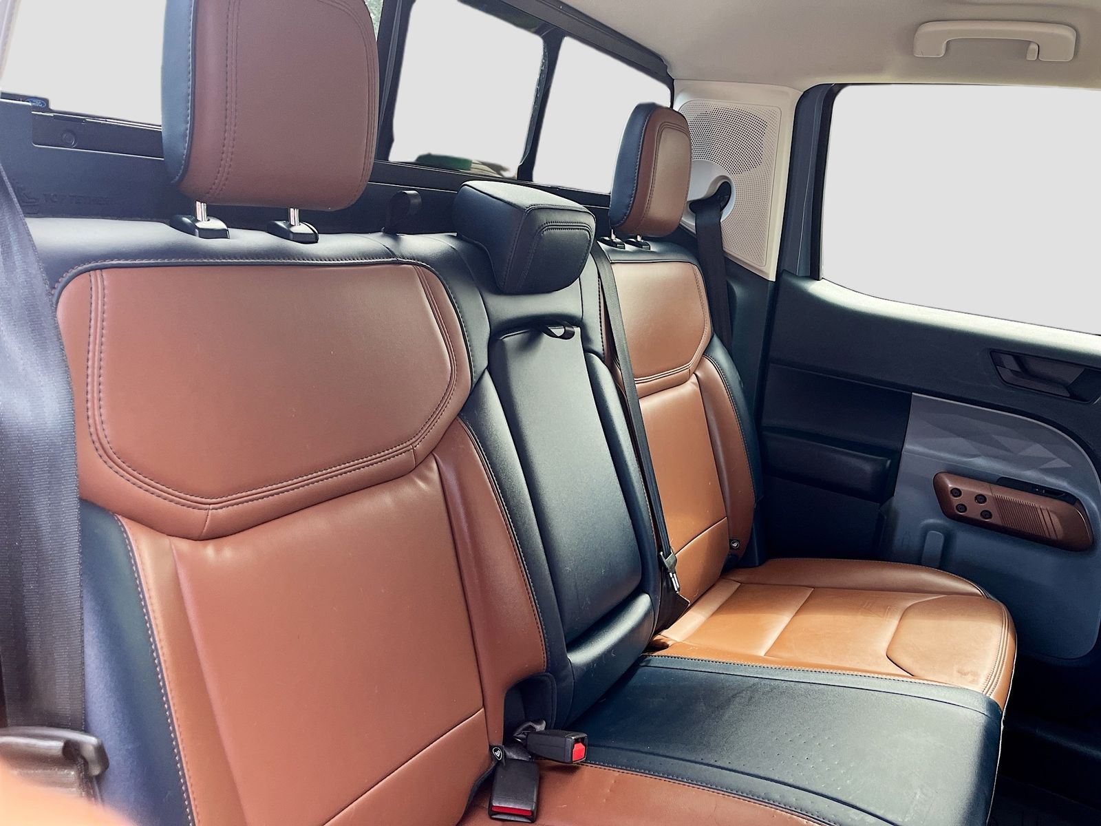 Used 2024 Gray Ford Lariat image 27