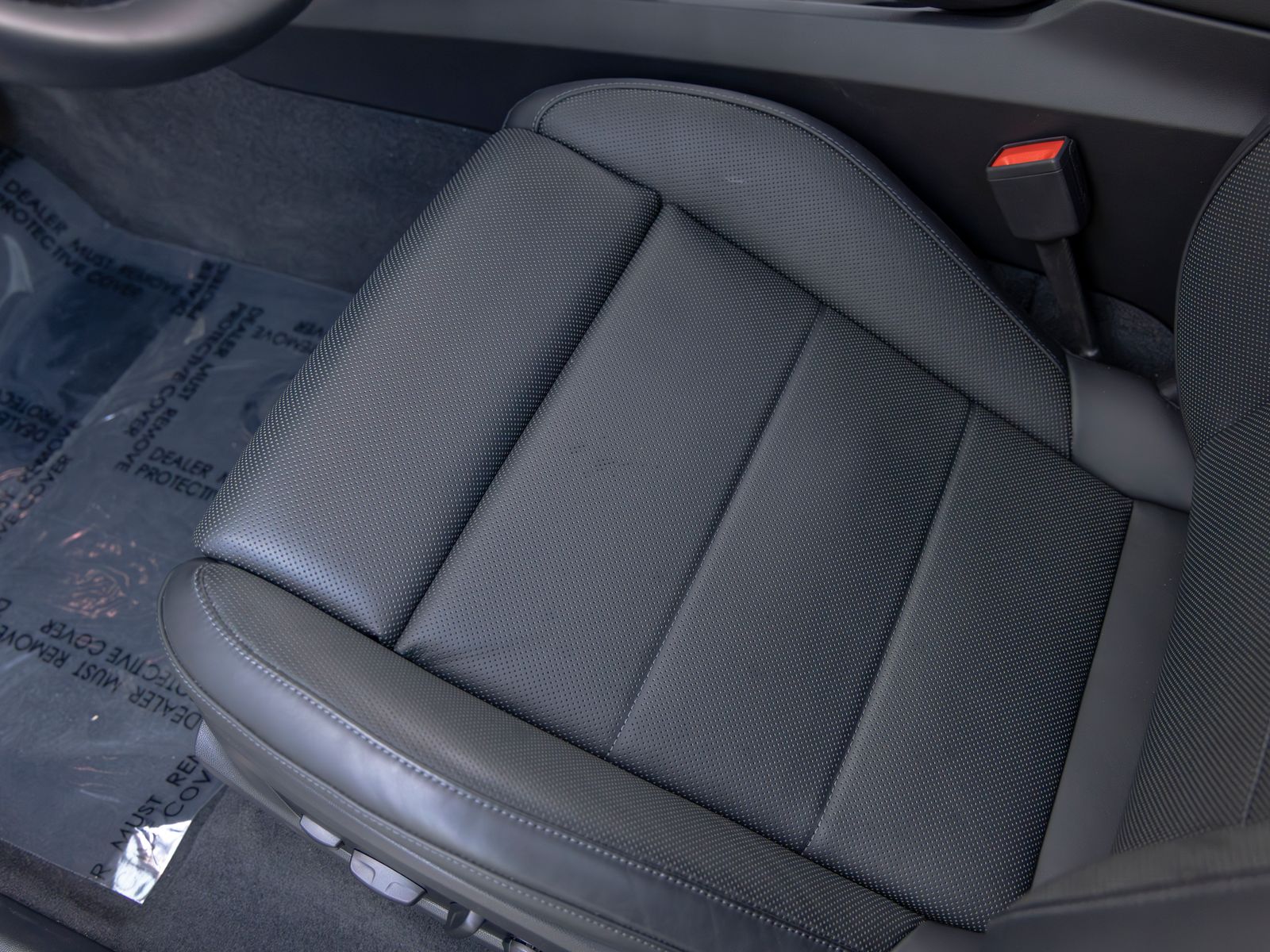 2025 Porsche Macan Base - Photo 25