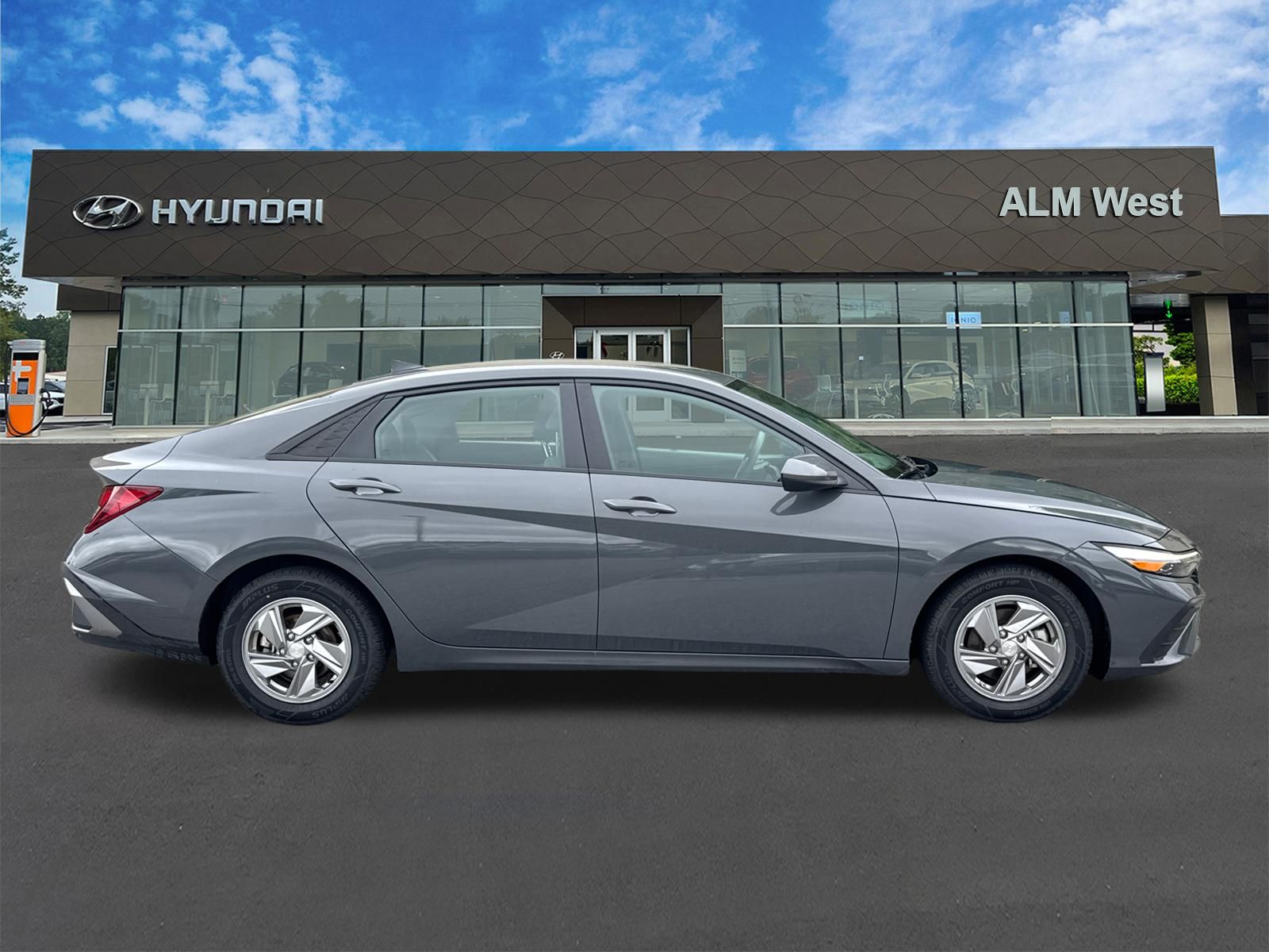 Used 2024 Gray Hyundai SE image 4