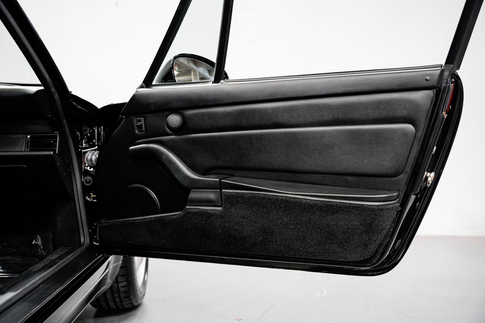 1995 Porsche 911 Carrera — photo 26