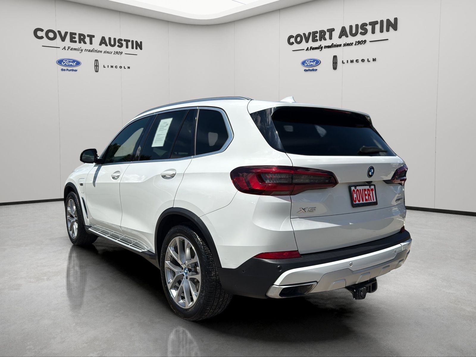 Used 2023 White BMW xDrive45e image 3