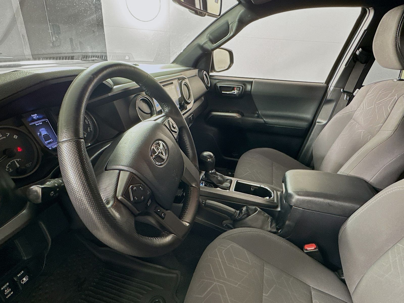 View vehicle photo 7