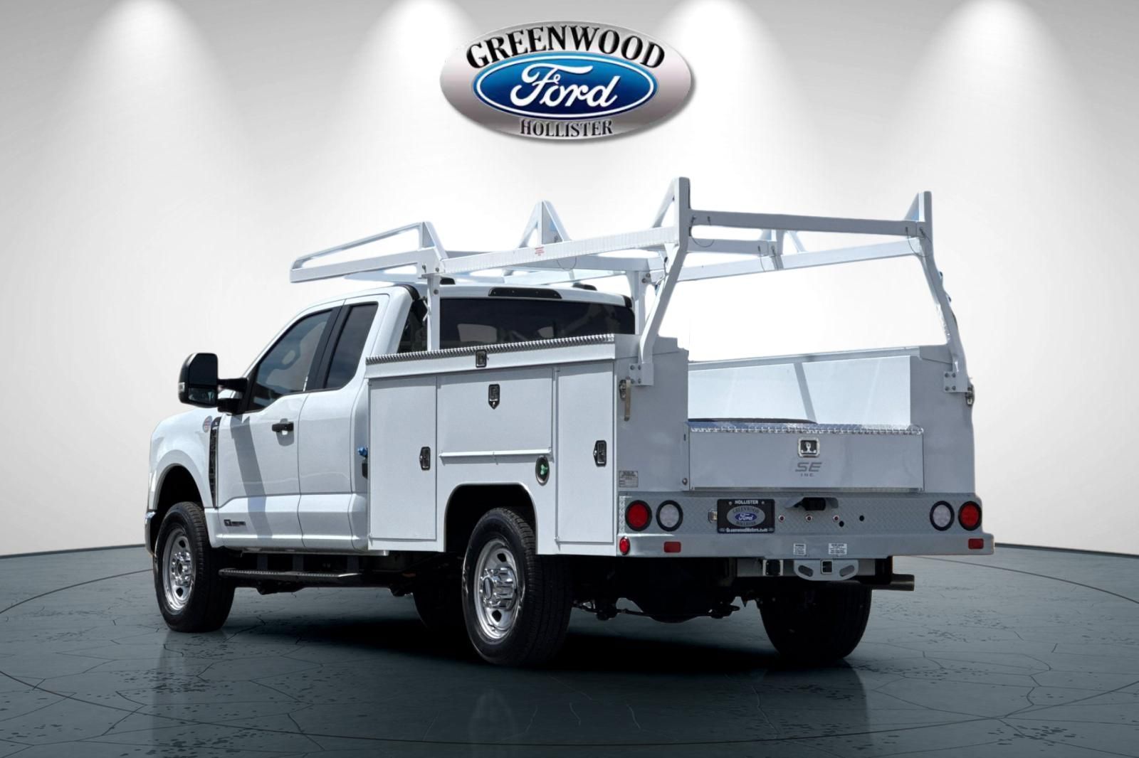 View vehicle photo 5