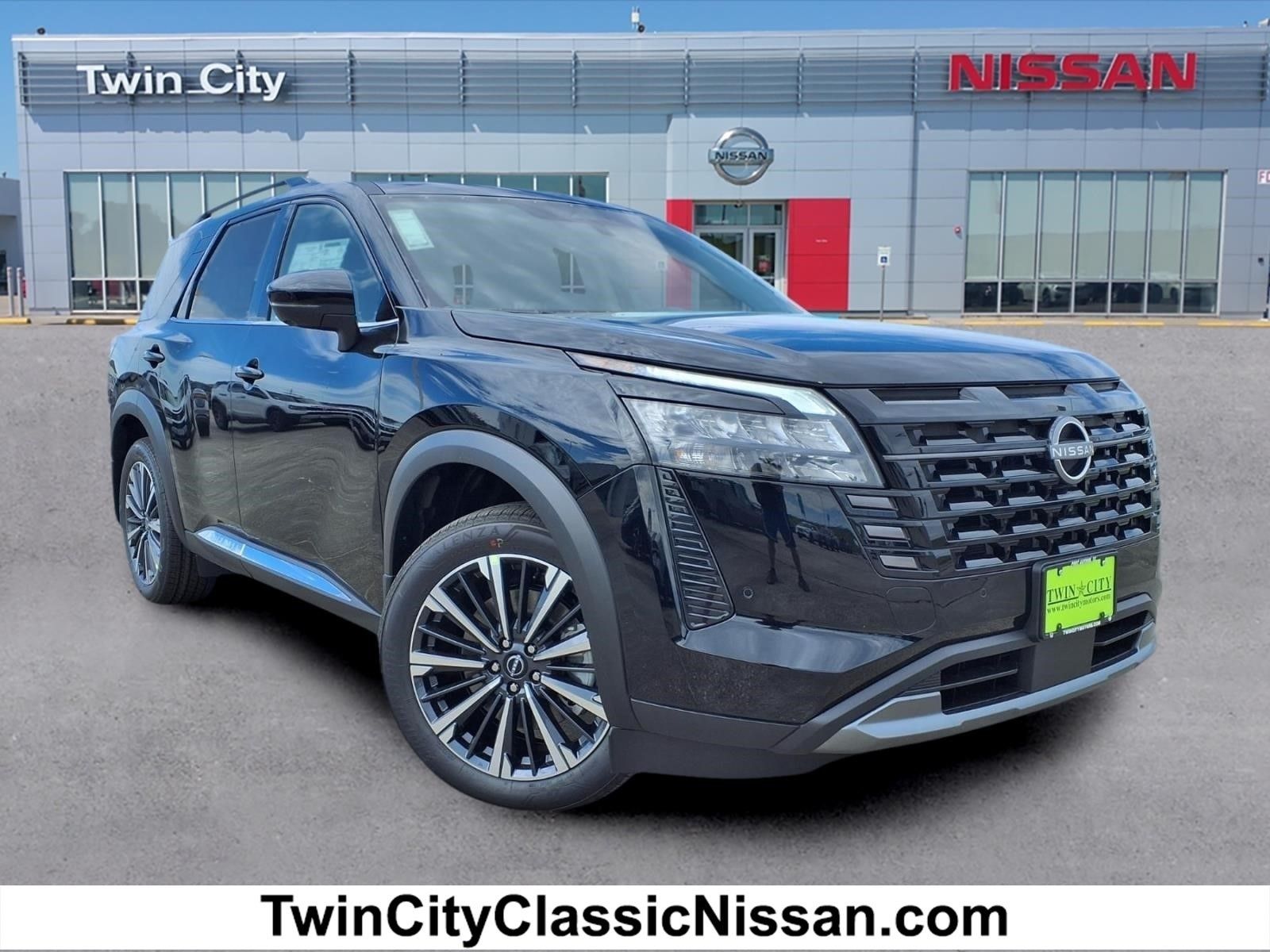 2026 Nissan Pathfinder Platinum 2WD's photo