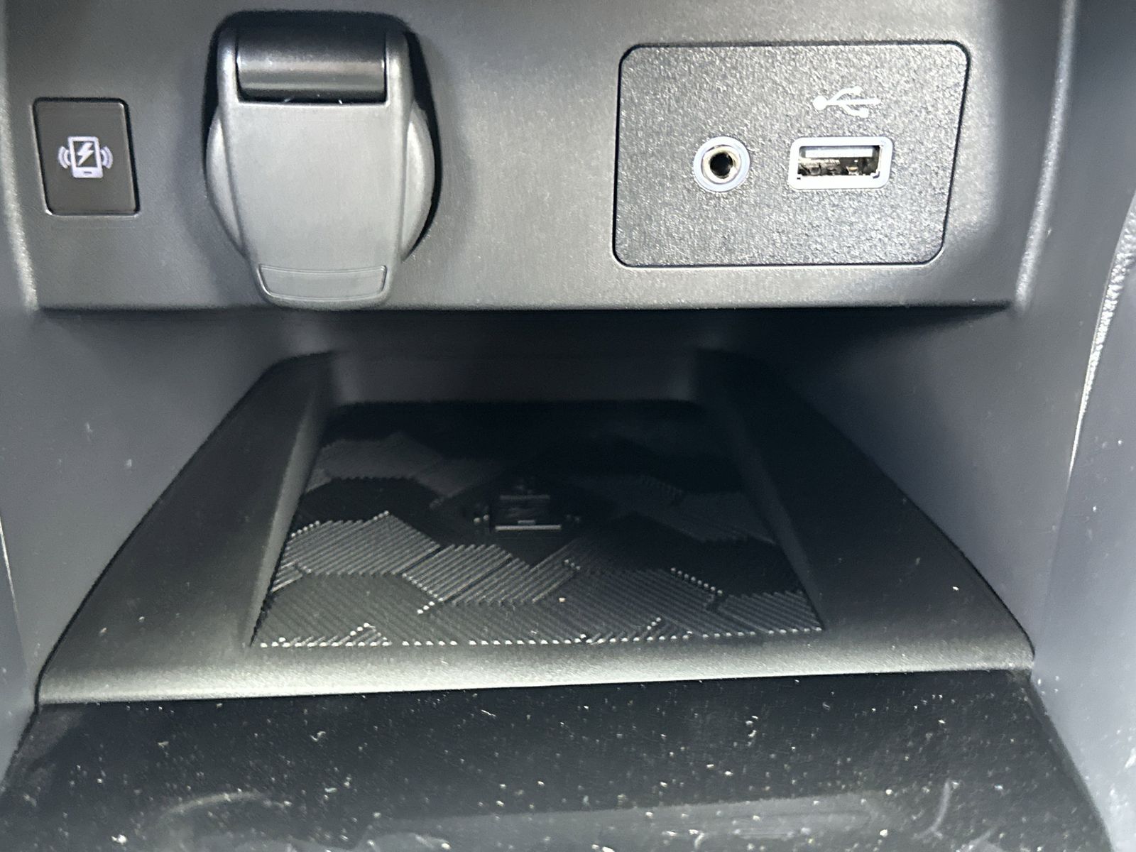 2025 Nissan Versa 1.6 SV photo 8