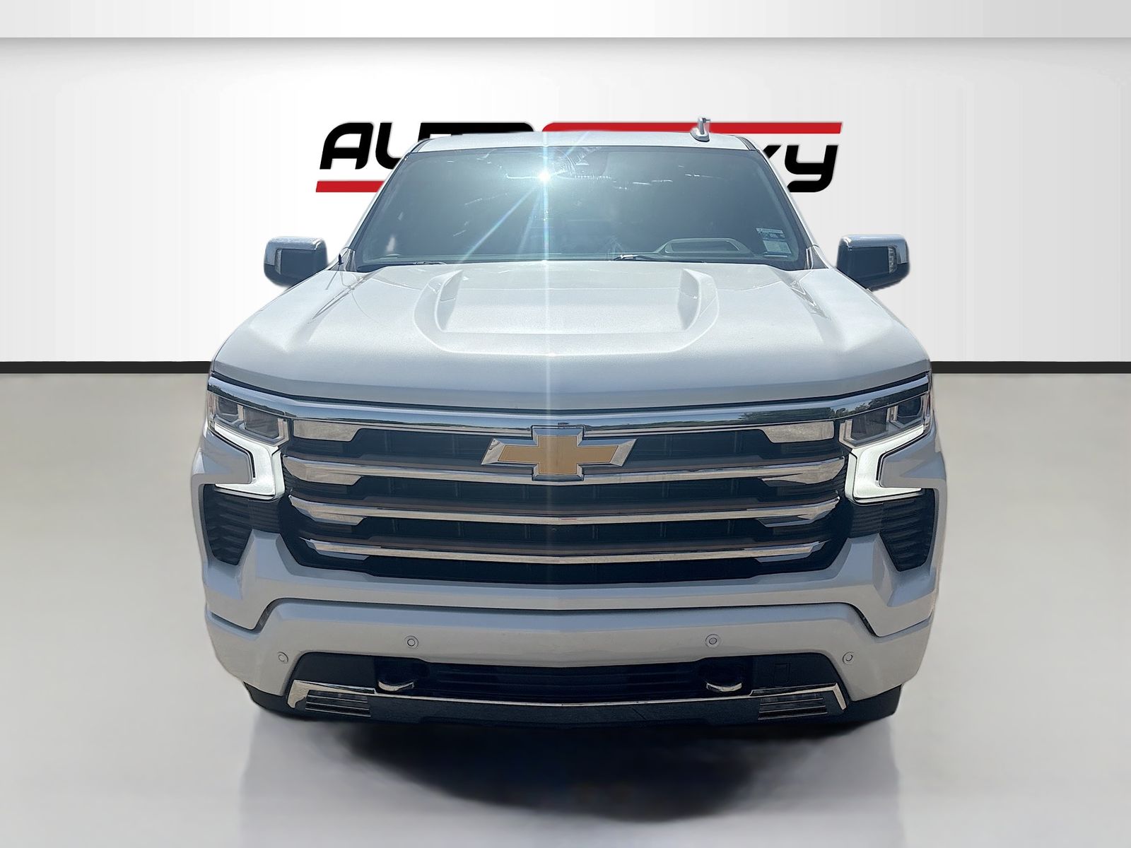 Used 2024 Beige Chevrolet High Country image 2