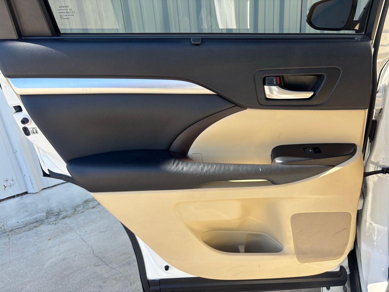 Used Car 2015 Toyota Highlander  Xle V6 For Sale Under $20,000 In Austin, Texas