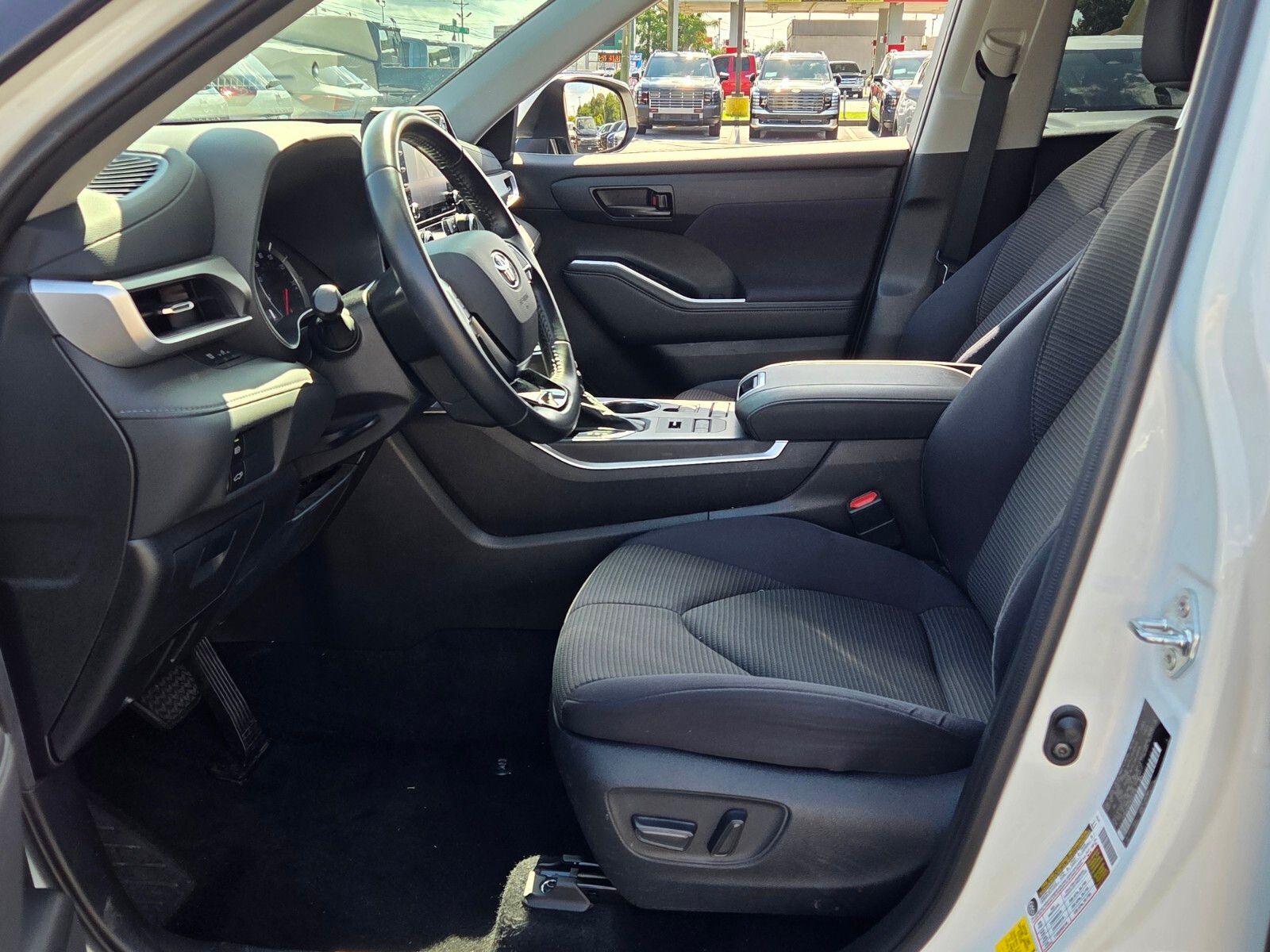 Used 2021 White Toyota LE image 5