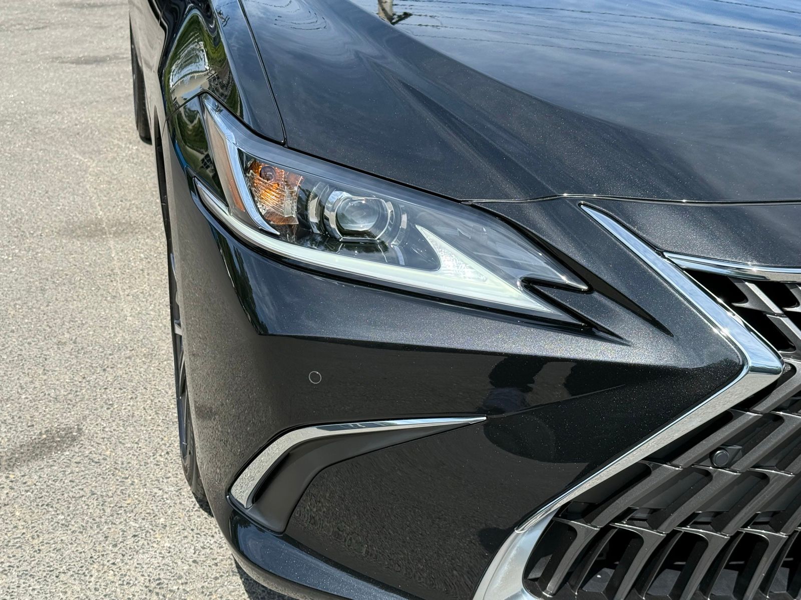Used 2025 Black Lexus 350 image 31