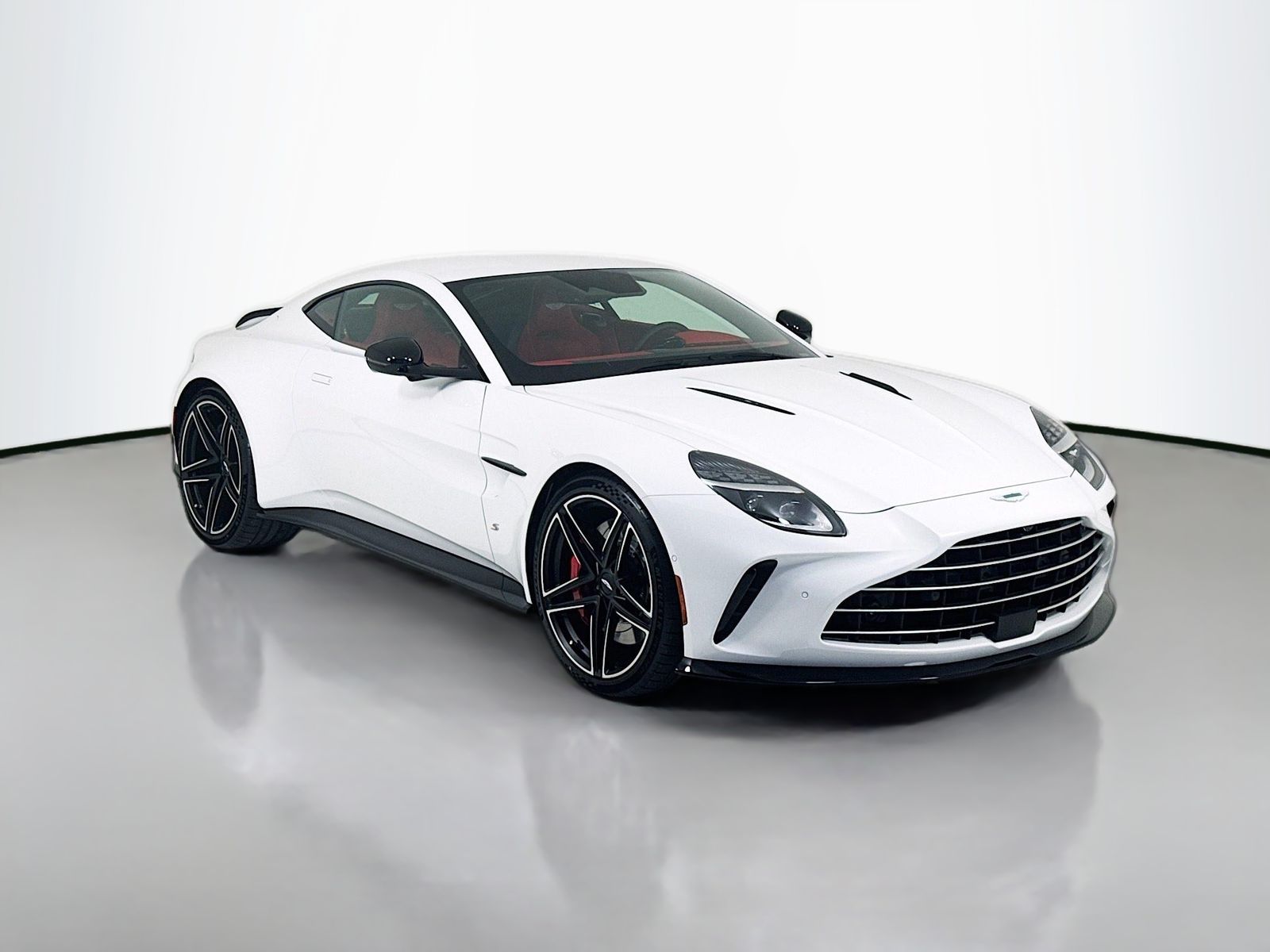 Zenith White 2026 Aston Martin Vantage S Coupe RWD Coupe Rear-Wheel Drive 8-Speed Automatic