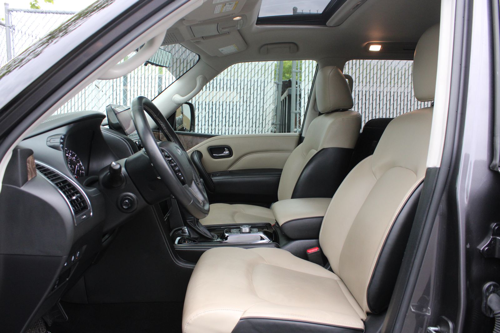 Used 2024 Gray INFINITI Premium Select image 10