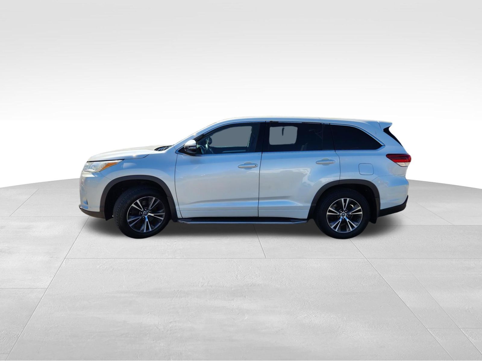 2018 Toyota Highlander LE 4