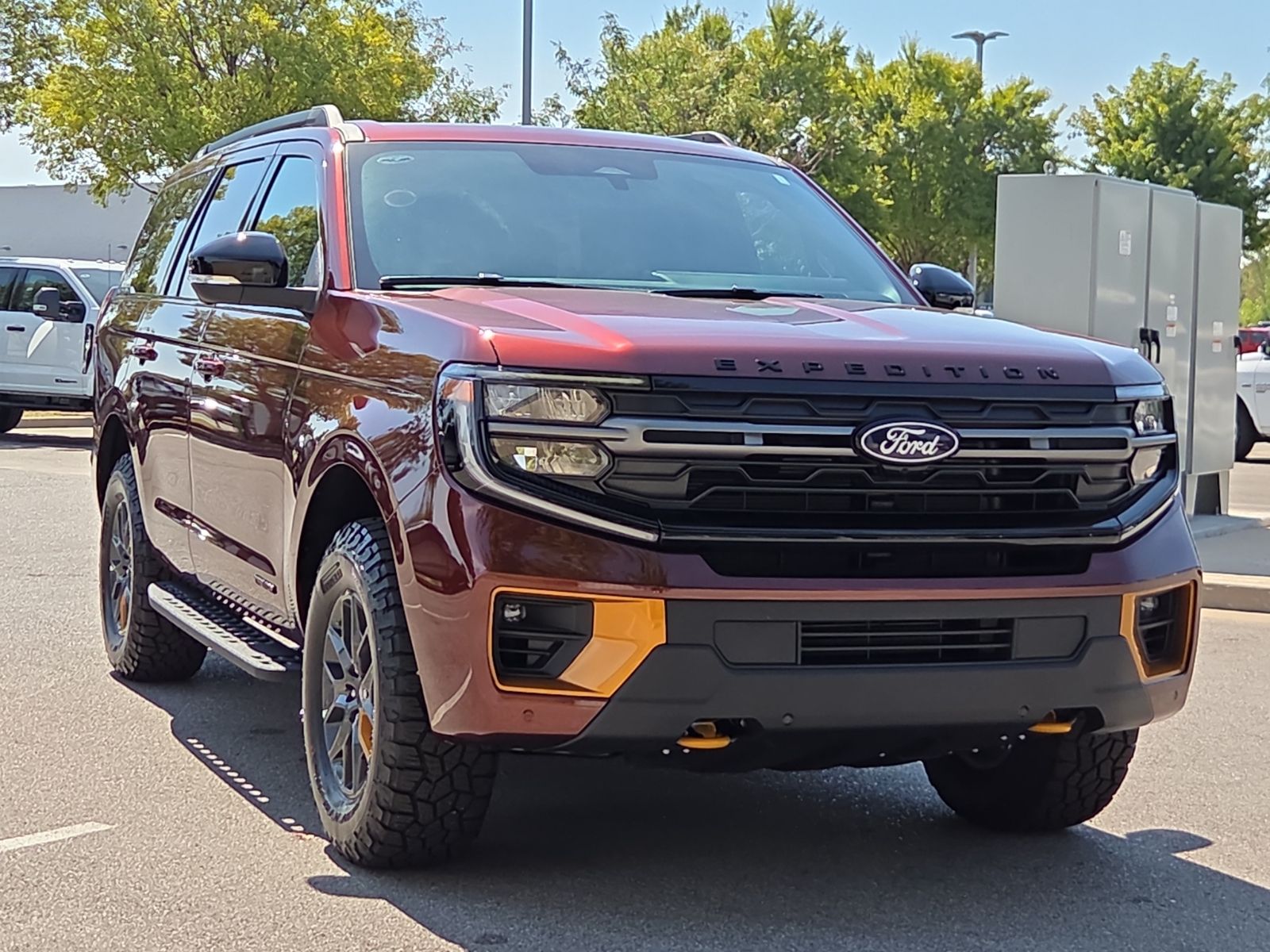 Bronze Fire Metallic Tinted Clearcoat 2027 Ford Expedition SUV / Crossover Four-Wheel Drive Automatic