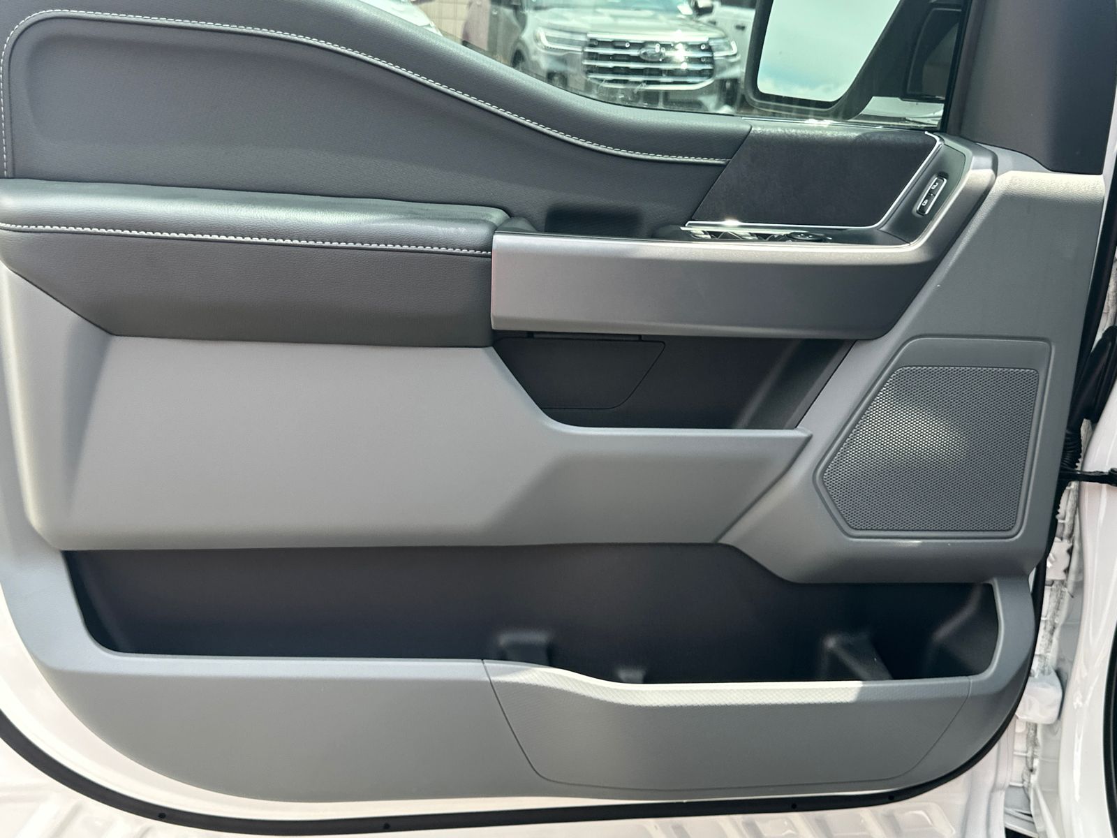 New 2026 Oxford White Ford XLT image 11