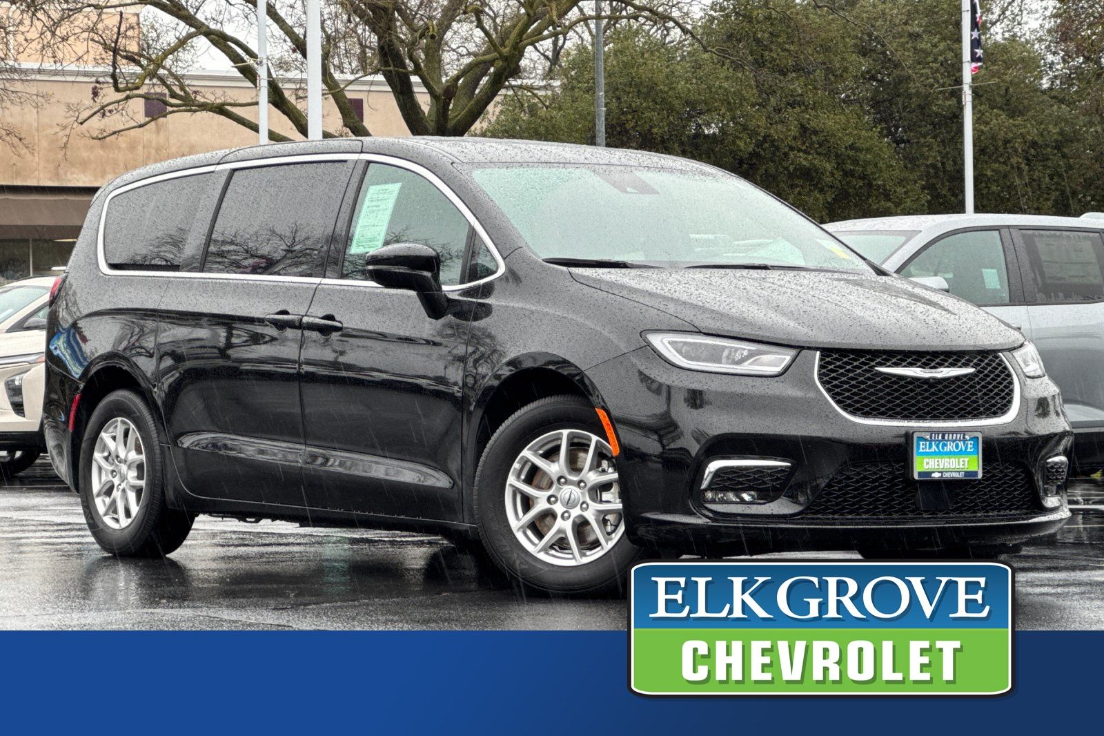 Diamond Black 2025 Chrysler Pacifica Minivan Front-Wheel Drive 9-Speed Automatic
