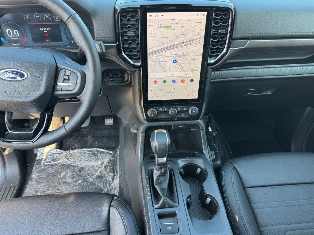 New 2025 Oxford White Ford Lariat image 16