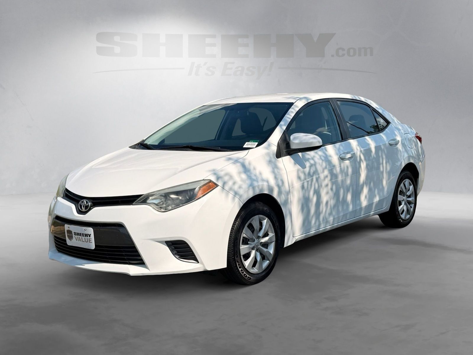 Used 2016 White Toyota LE image 15