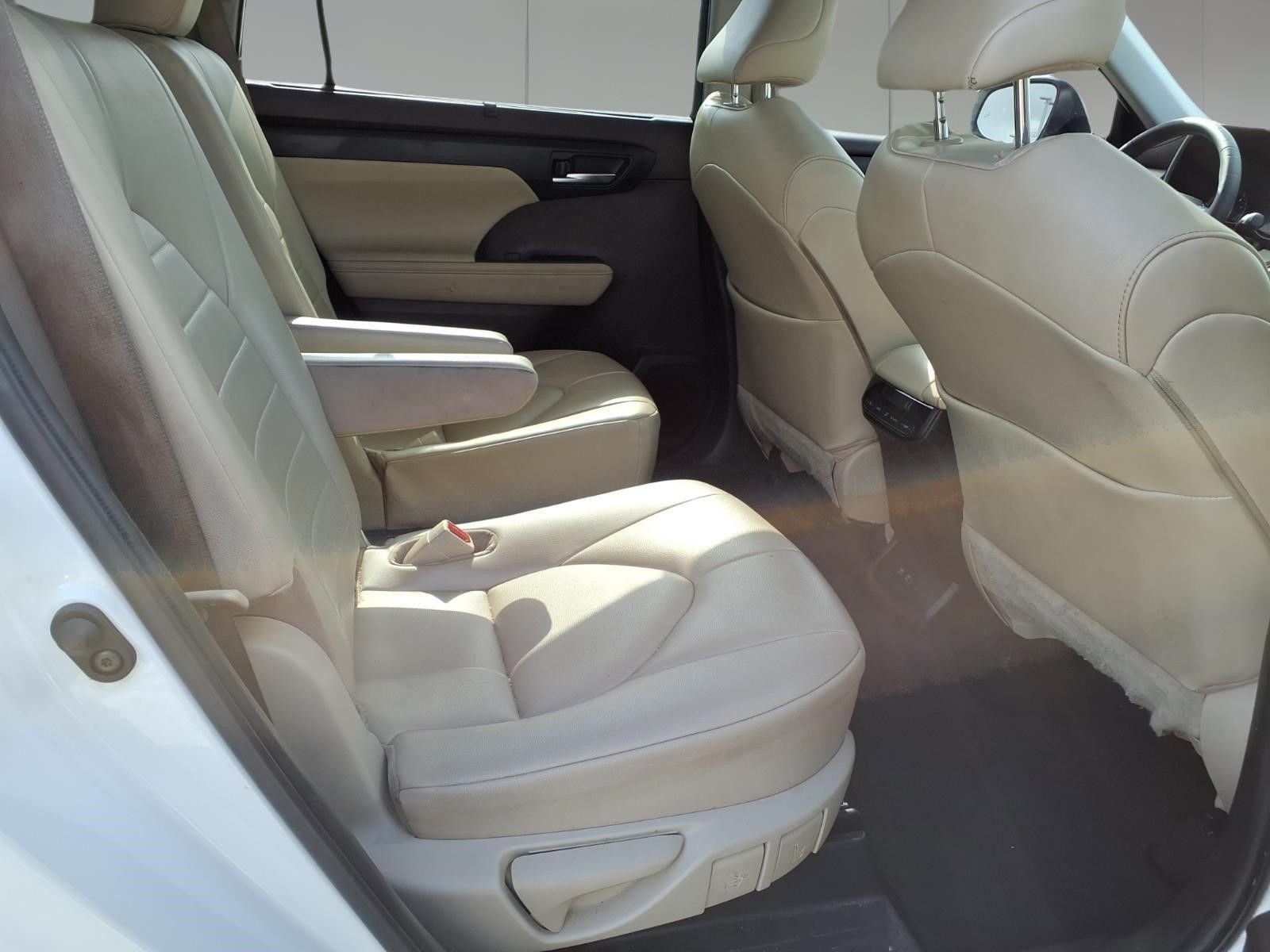 2021 Toyota Highlander XLE White at Toyota of Victoria