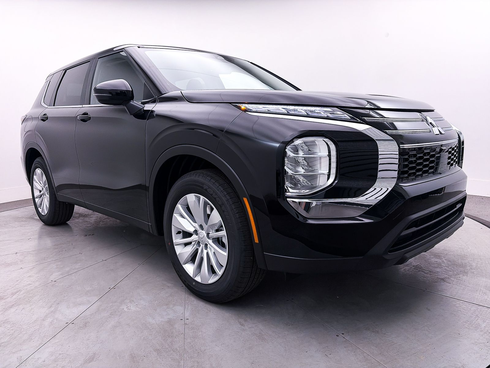 2026 Mitsubishi Outlander ES