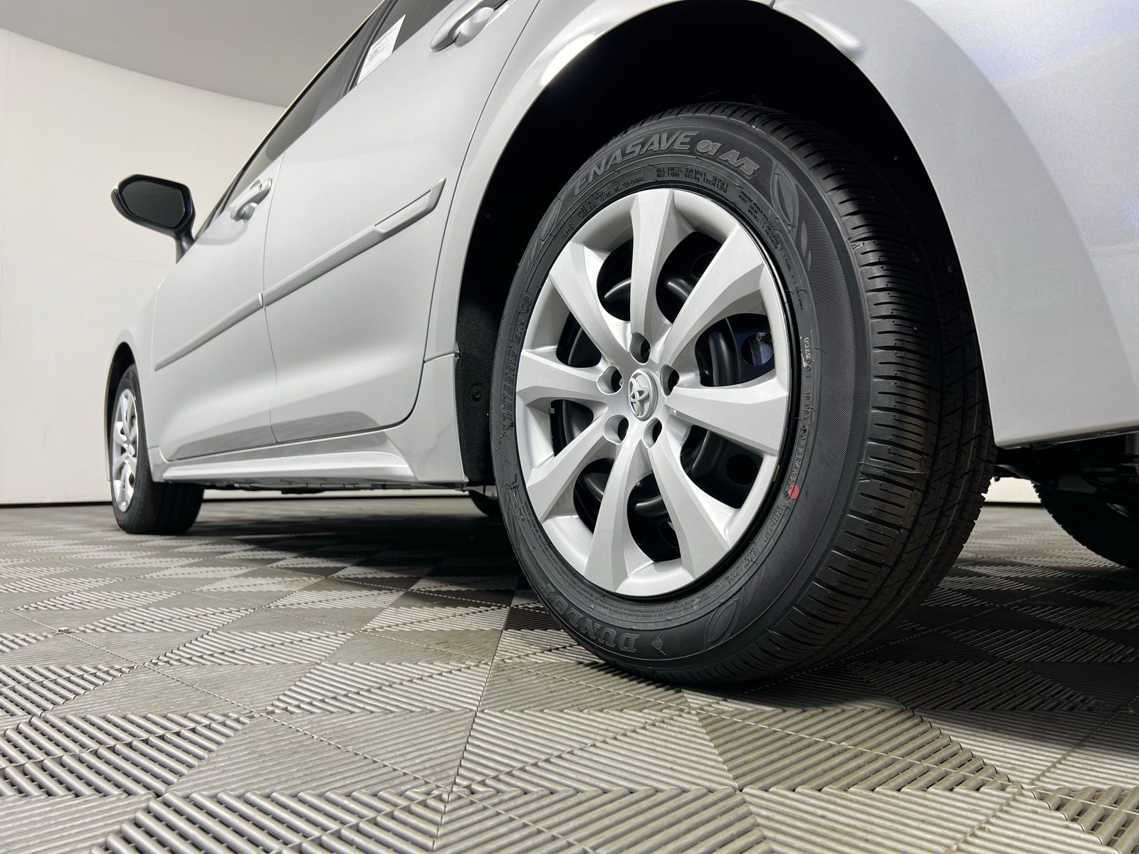 2025 Toyota Corolla LE 19