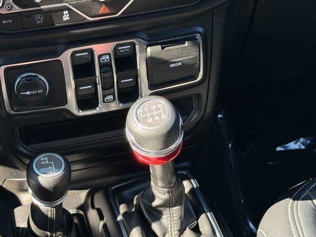 Used 2019 Black Clearcoat Jeep Unlimited Sport S image 34