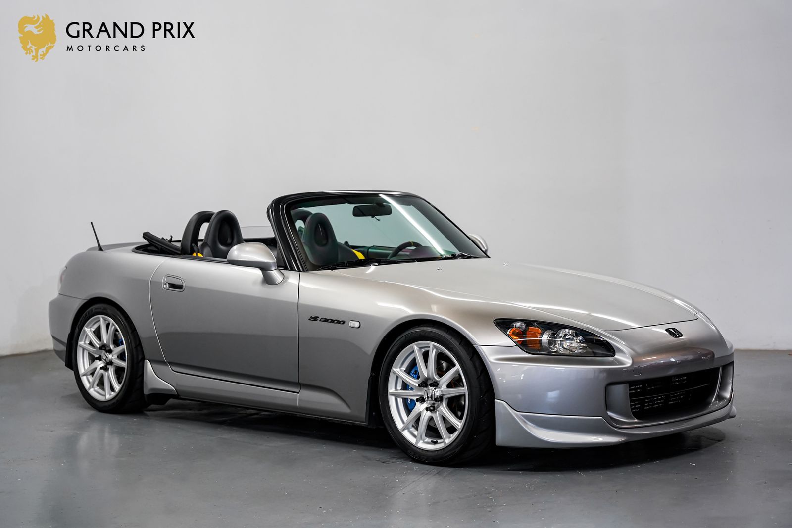 Sebring Silver Metallic 2004 Honda S2000 Convertible Rear-Wheel Drive 6-Speed Manual Overdrive