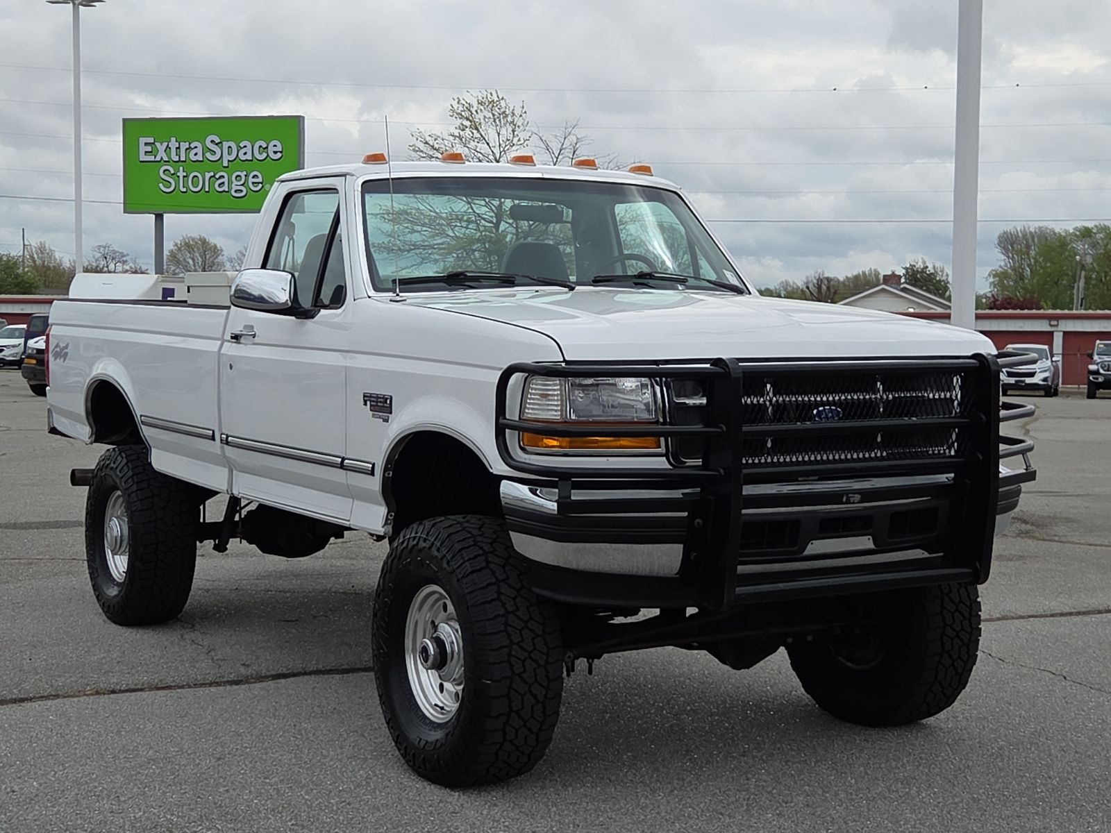 Oxford White 1997 Ford F-350 XLT Standard Cab LB 4WD Pickup Truck Four-Wheel Drive 5-Speed Manual