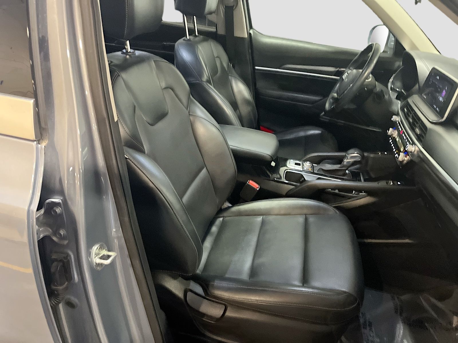 Used 2022 Silver Kia S image 28