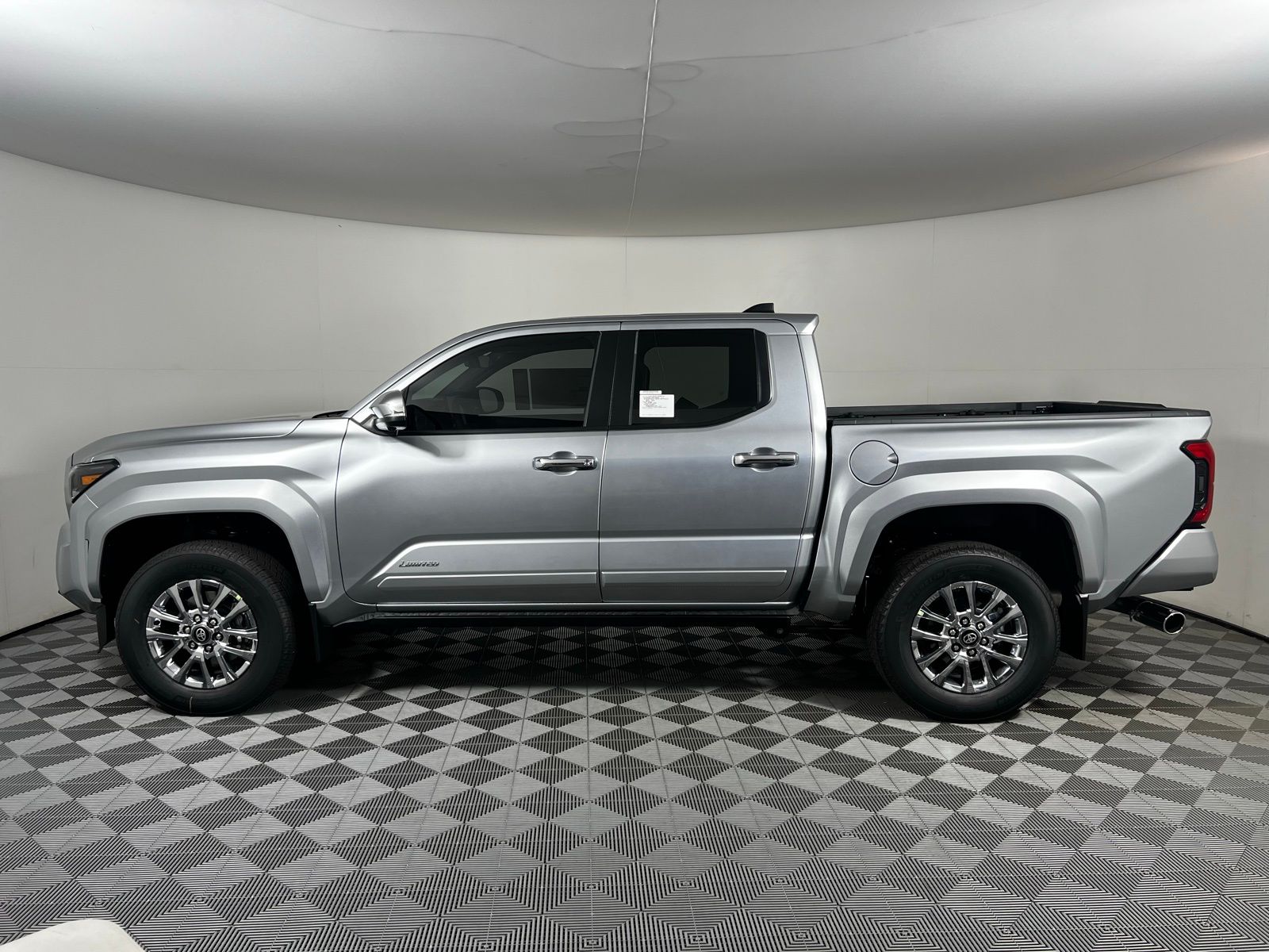 2024 Toyota Tacoma Limited 8