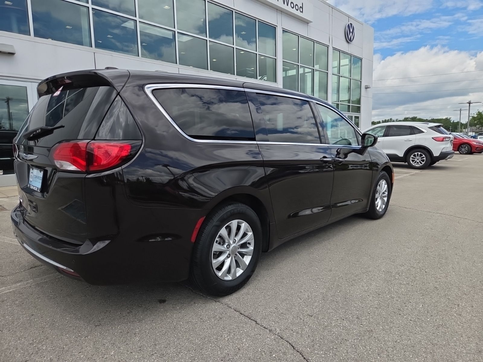 used 2018 Chrysler Pacifica car, priced at $18,250
