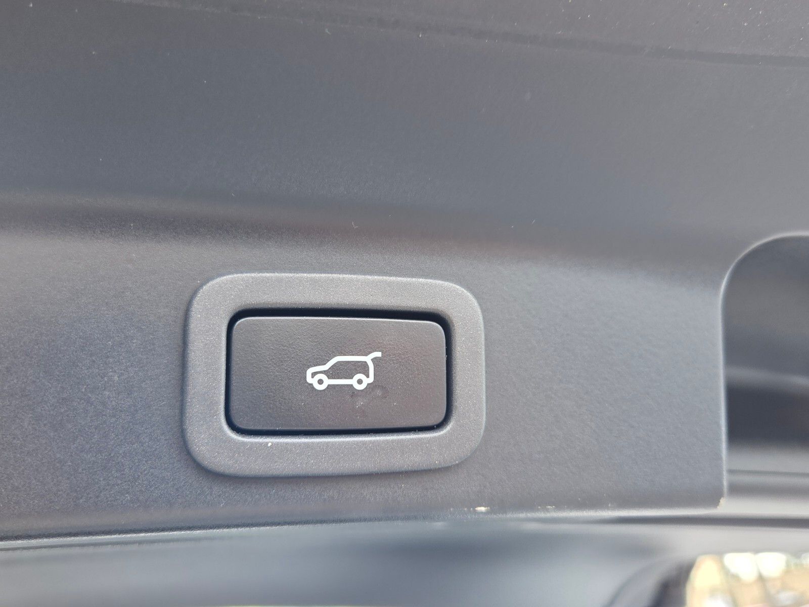 Used 2019  Jaguar 25t image 14