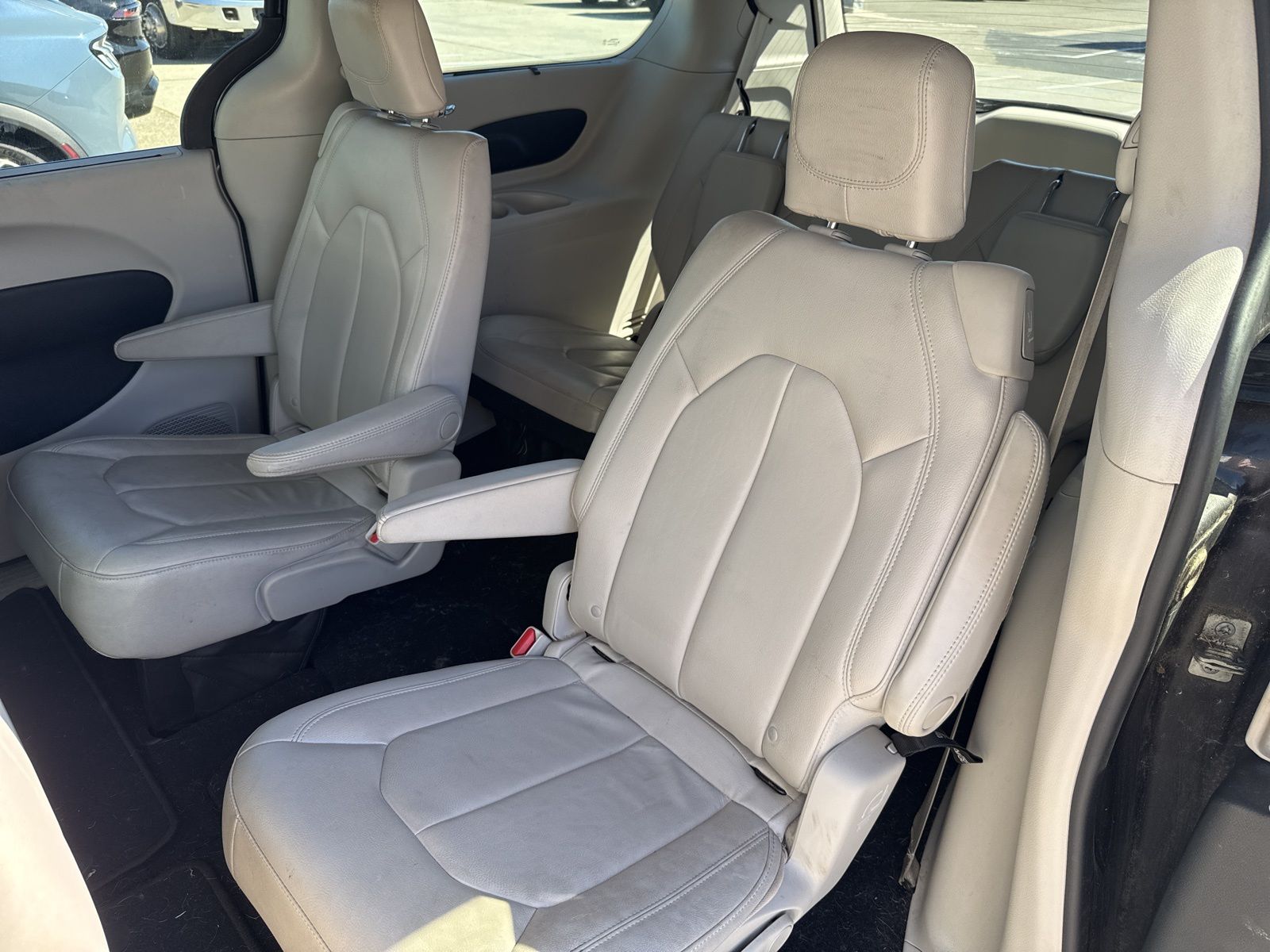 Used 2017 Gray Chrysler Touring L image 14