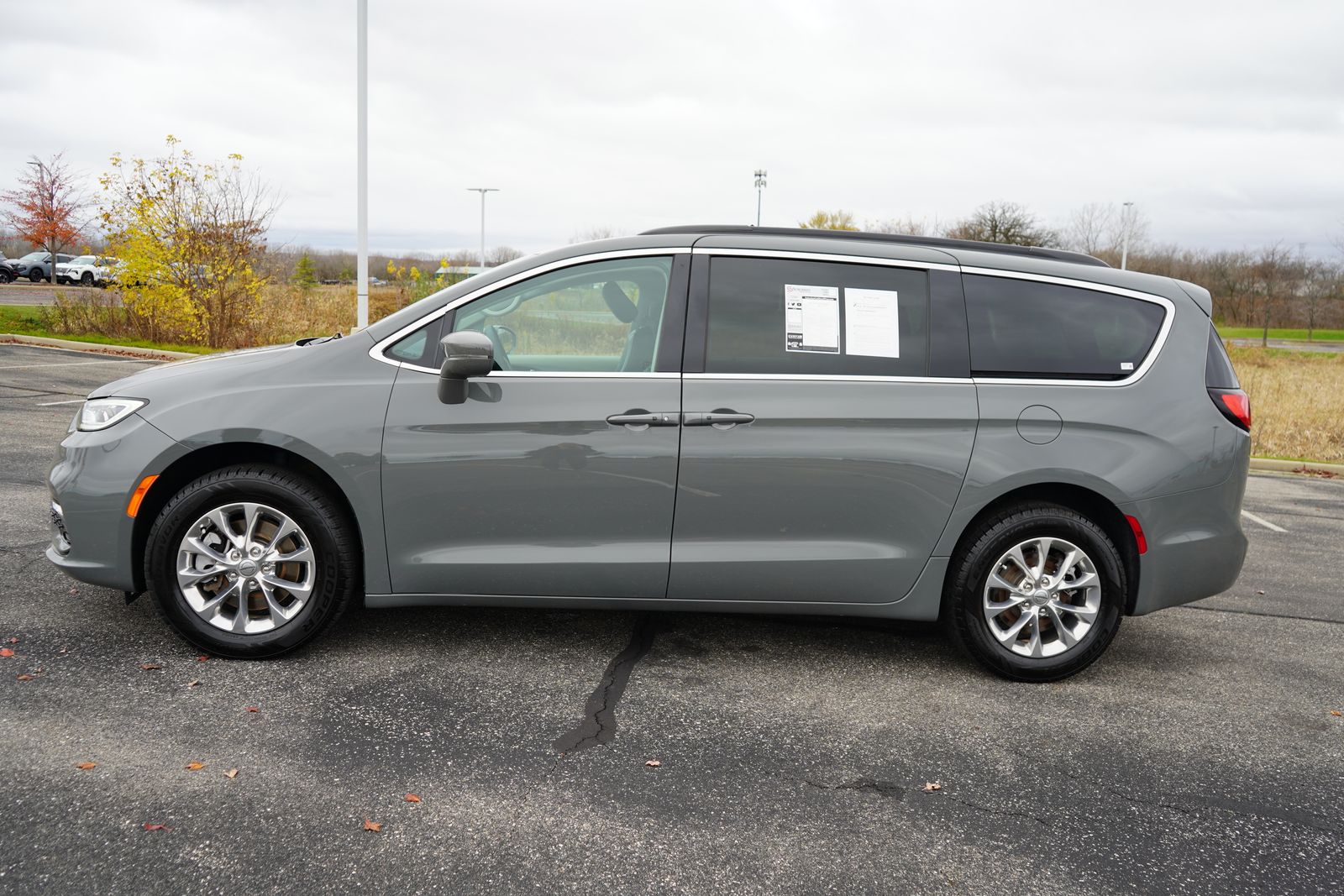 2022 Chrysler Pacifica Touring L 2