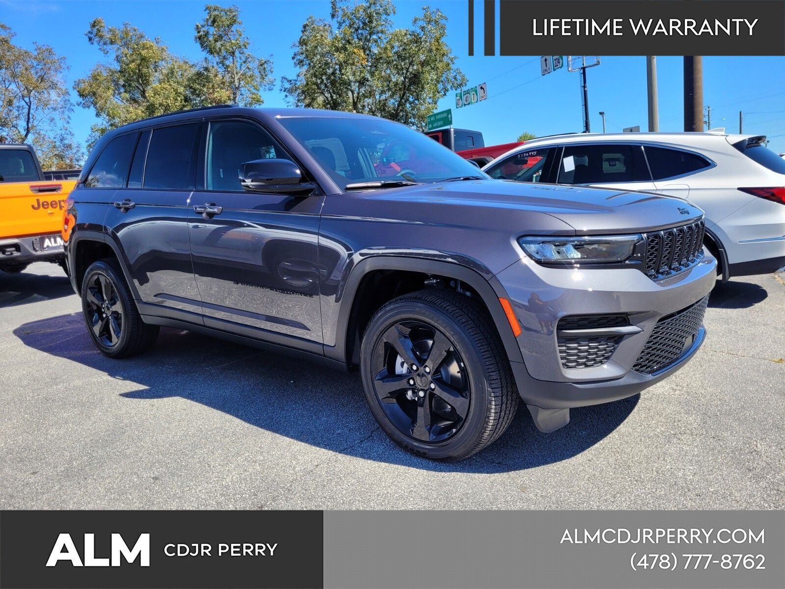 New 2025 Baltic Gray Metallic Clear-Coat Exterior Paint Jeep Laredo image 13