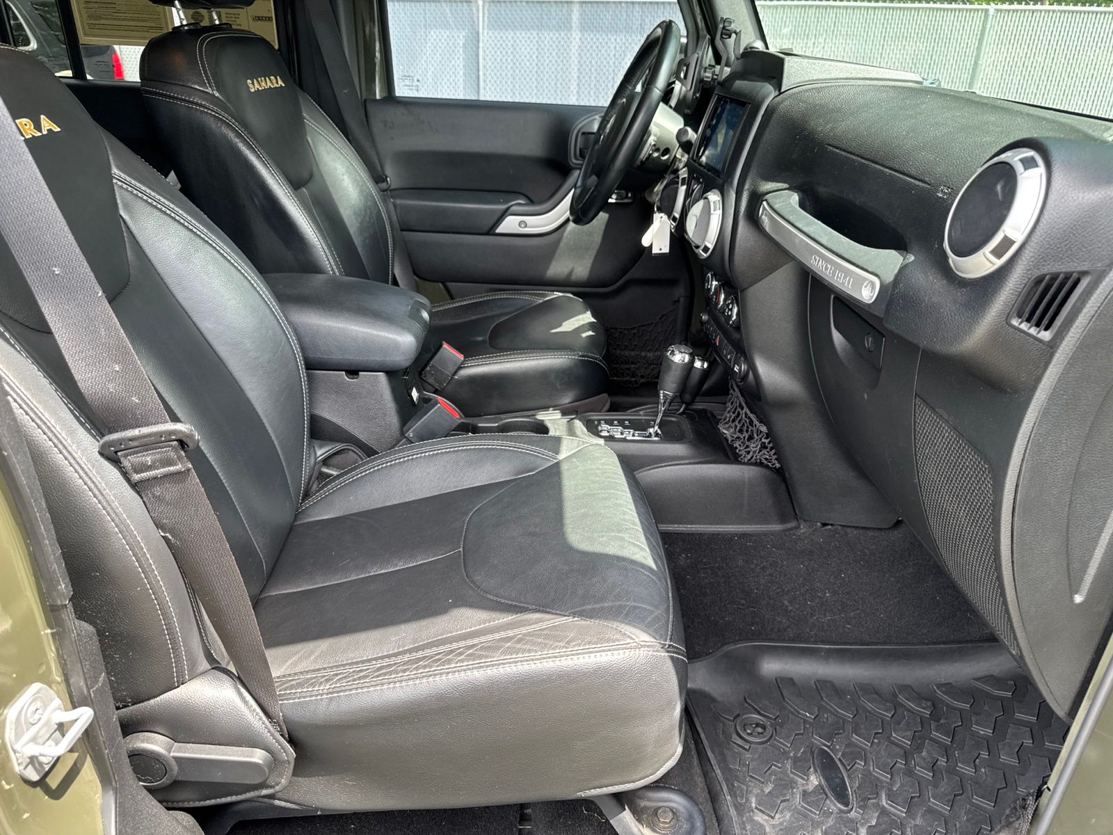 Used 2015 Tank Clearcoat Jeep Unlimited Sahara image 26