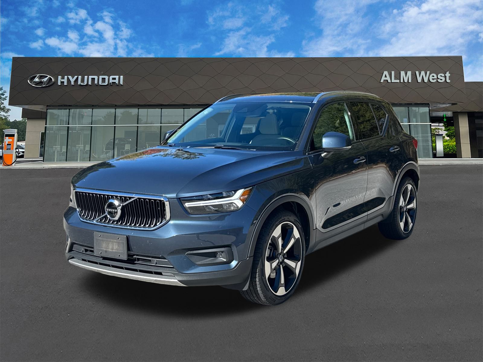 2021 Volvo XC40 Momentum