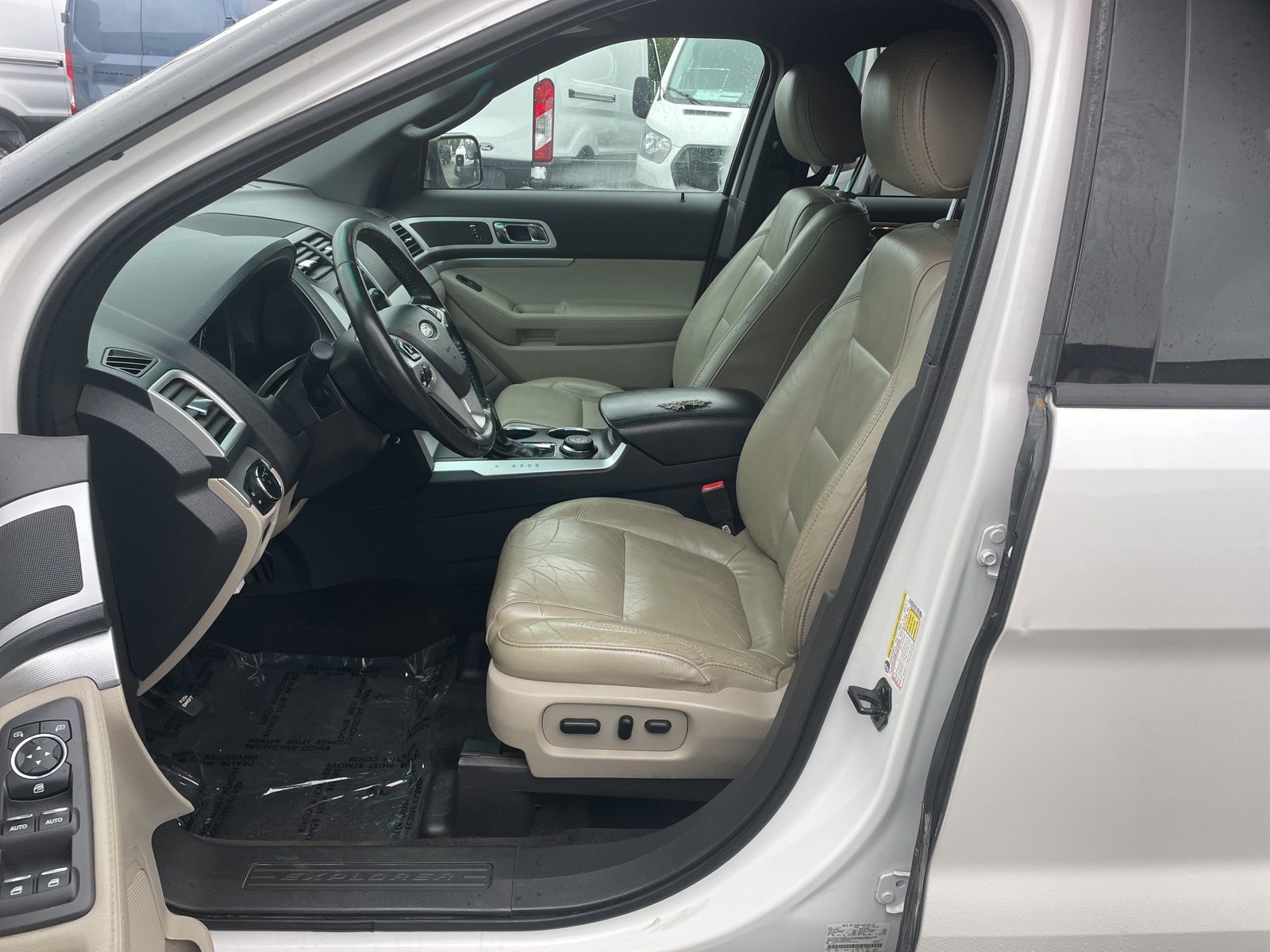 Used 2013 White Platinum Clearcoat Metallic Ford XLT image 15