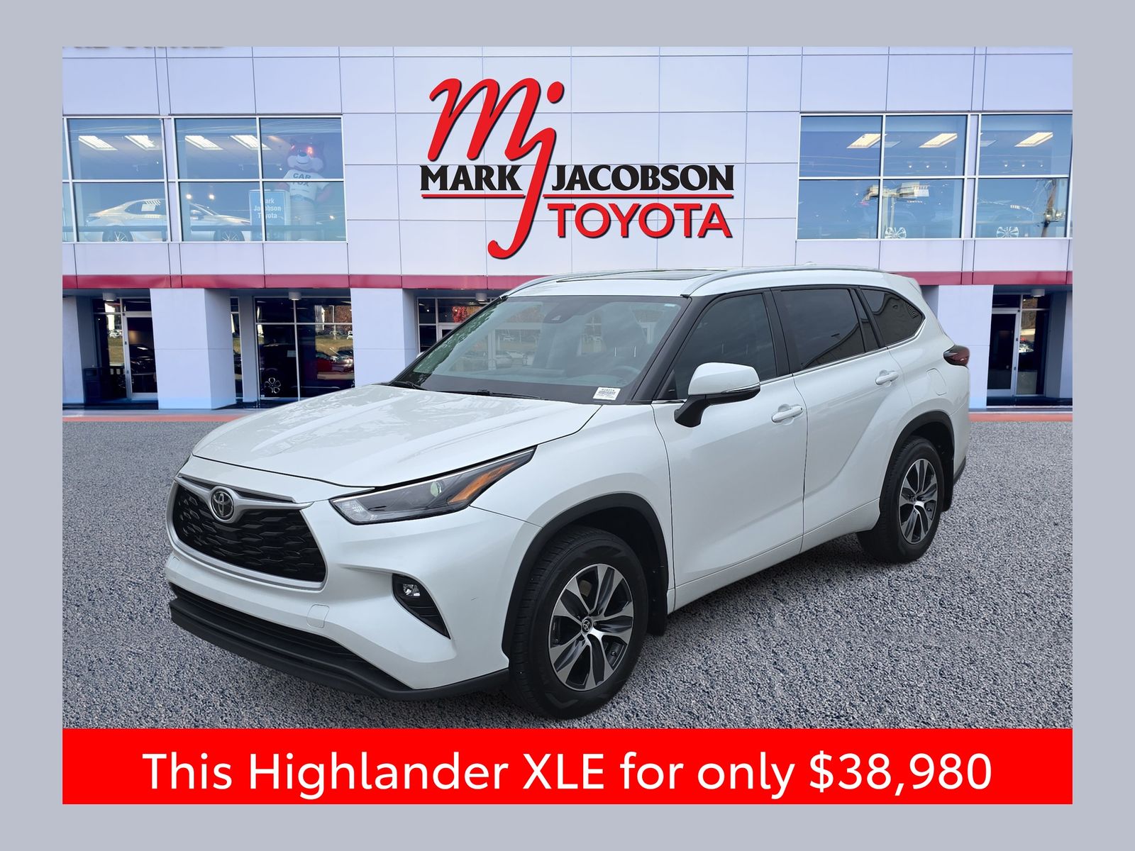 White (Wind Chill Pearl) 2024 Toyota Highlander XLE FWD SUV / Crossover Front-Wheel Drive 8-Speed Automatic
