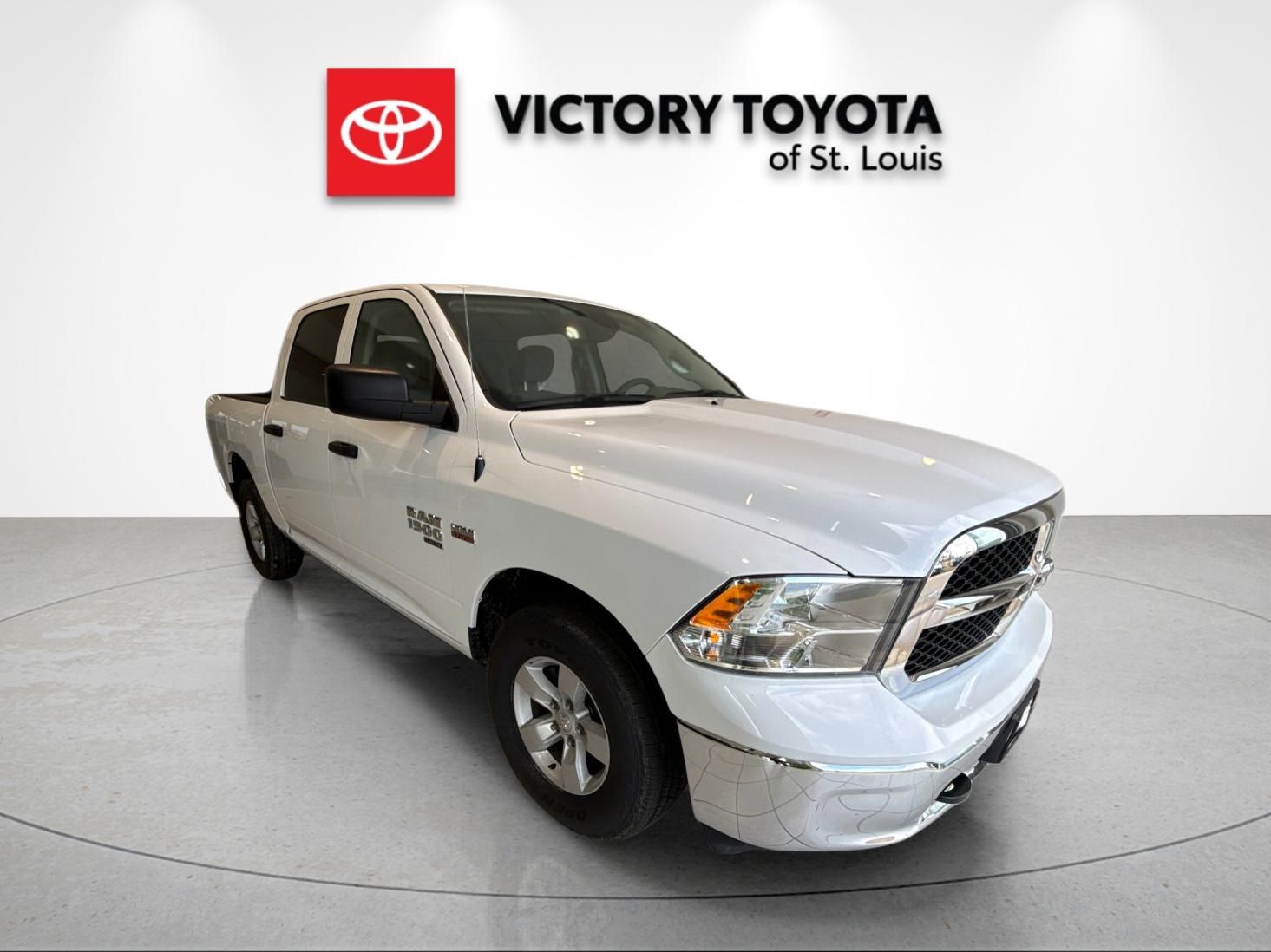 2023 RAM 1500 Classic SLT Crew Cab 4WD