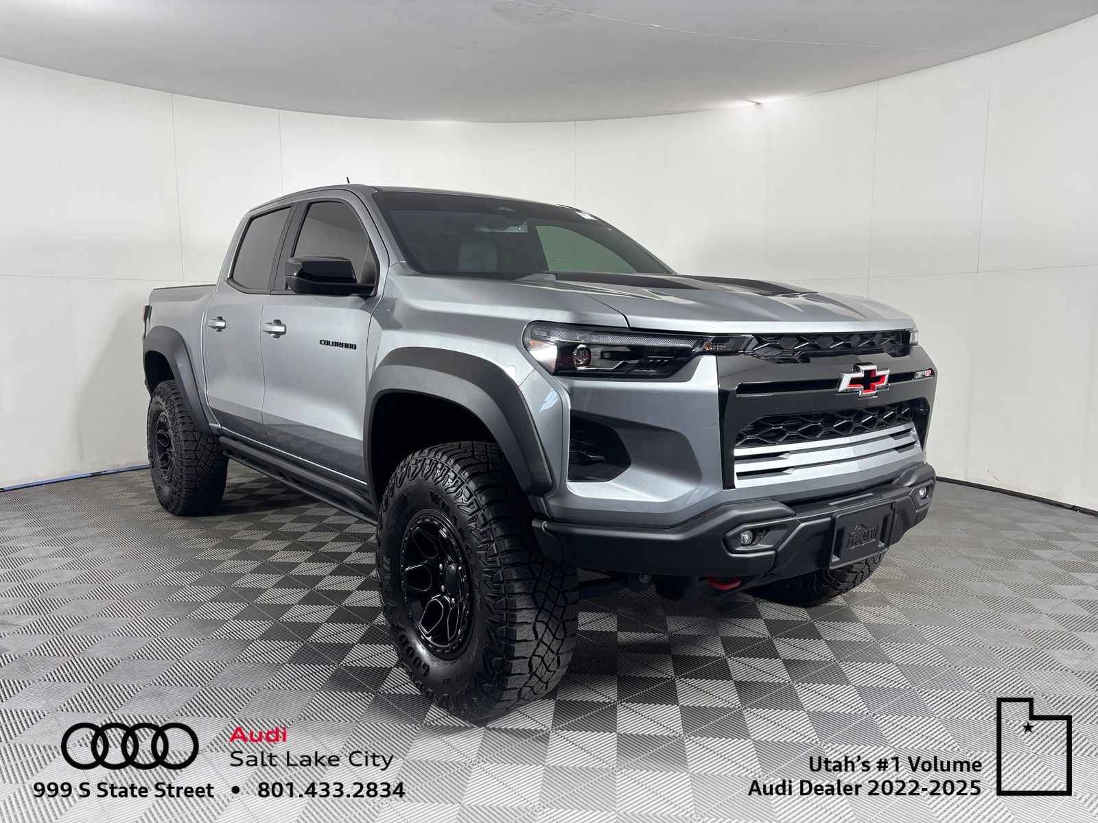 Sterling Gray Metallic 2024 Chevrolet Colorado Pickup Truck Four-Wheel Drive 8-Speed Automatic