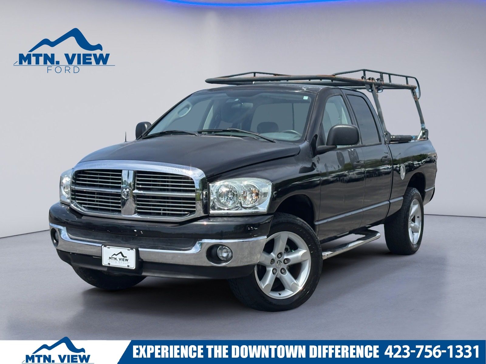 Brilliant Black Crystal Pearlcoat 2007 Dodge RAM 1500 SLT Quad Cab 4WD Pickup Truck Four-Wheel Drive 5-Speed Automatic