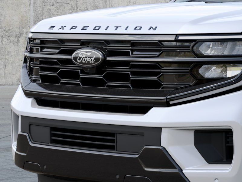 New 2027 Star White Metallic Tri-Coat Ford Platinum image 17