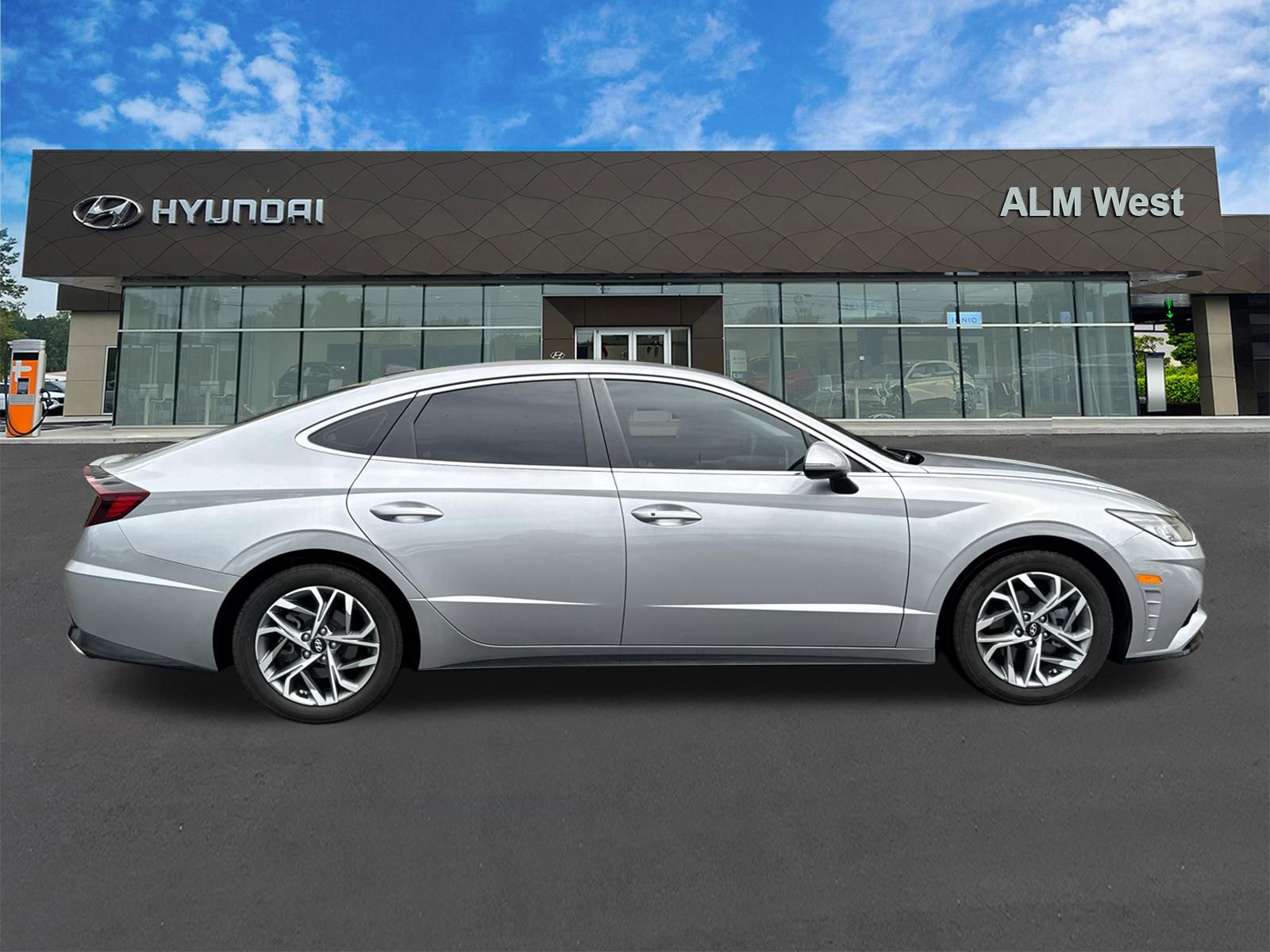 Used 2023 Silver Hyundai SEL image 4
