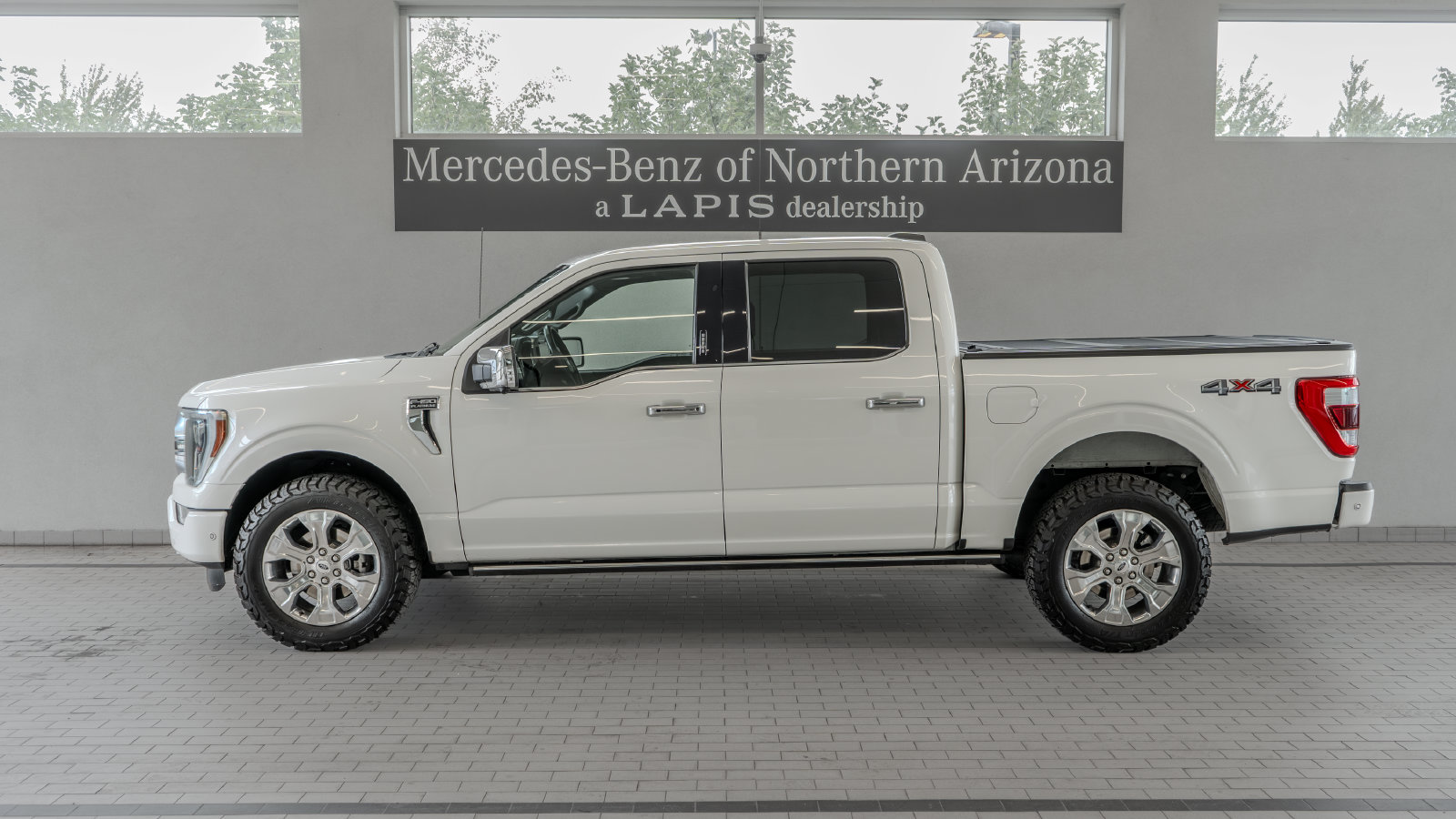 2022 Ford F-150 Platinum — foto completa 2 de 33