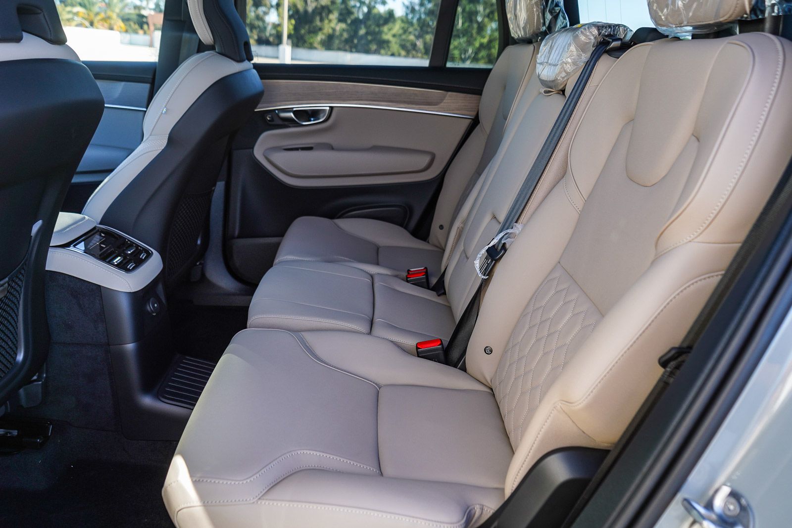 2026 Volvo XC90 Plus - Photo 18