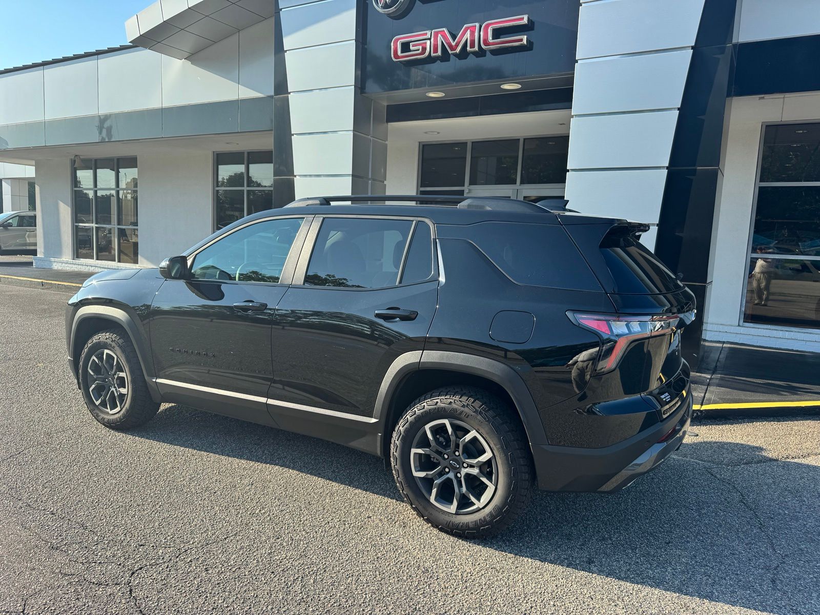View vehicle photo 4
