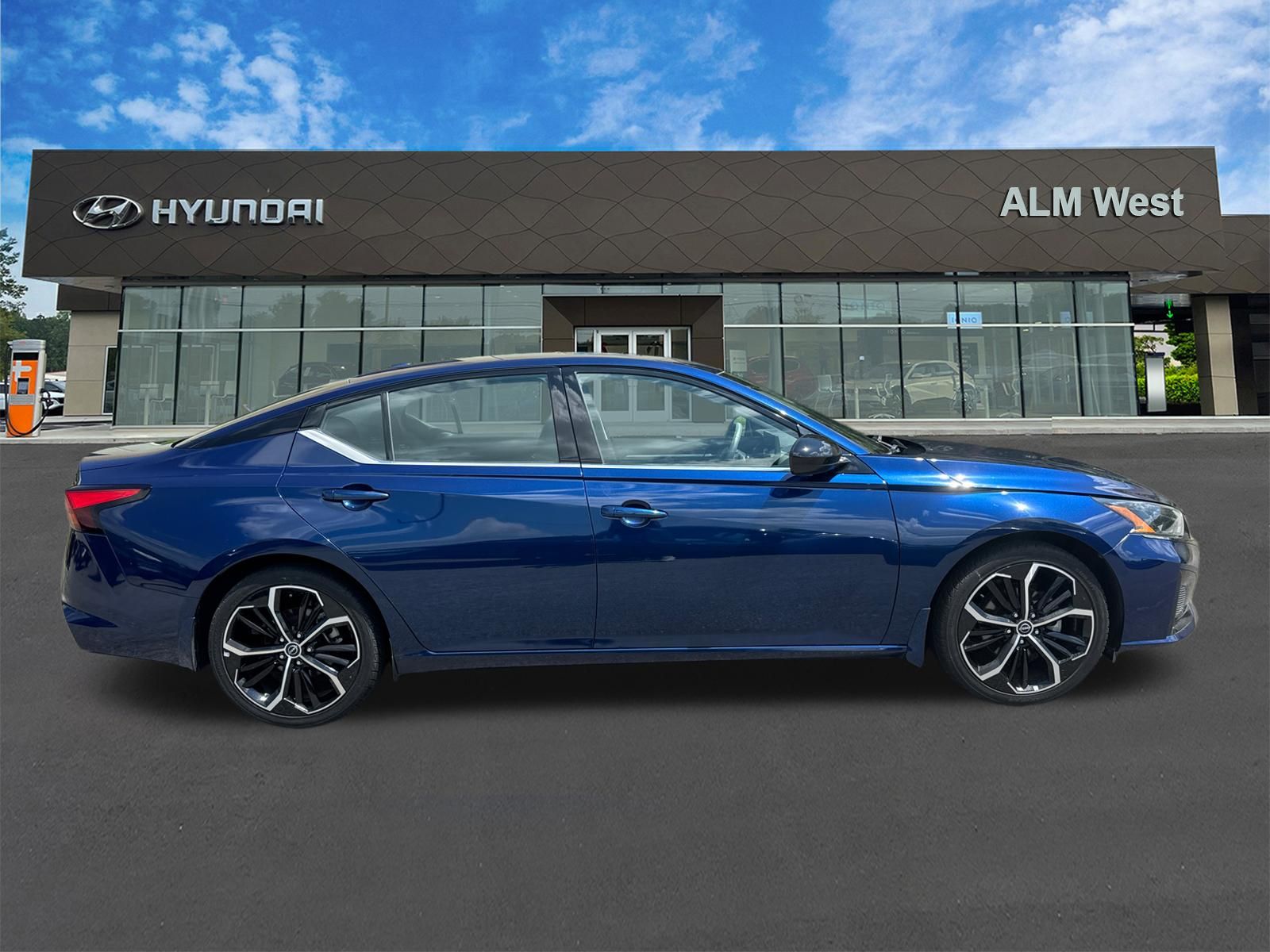 Used 2023 Blue Nissan 2.5 SR image 4