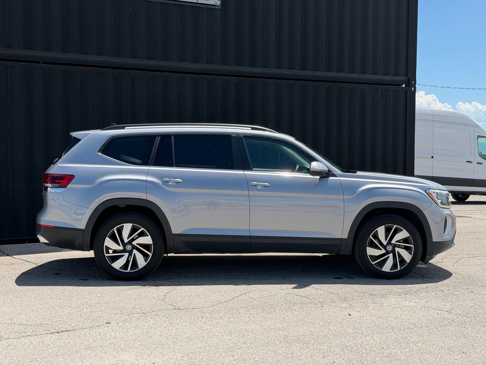 View vehicle photo 3