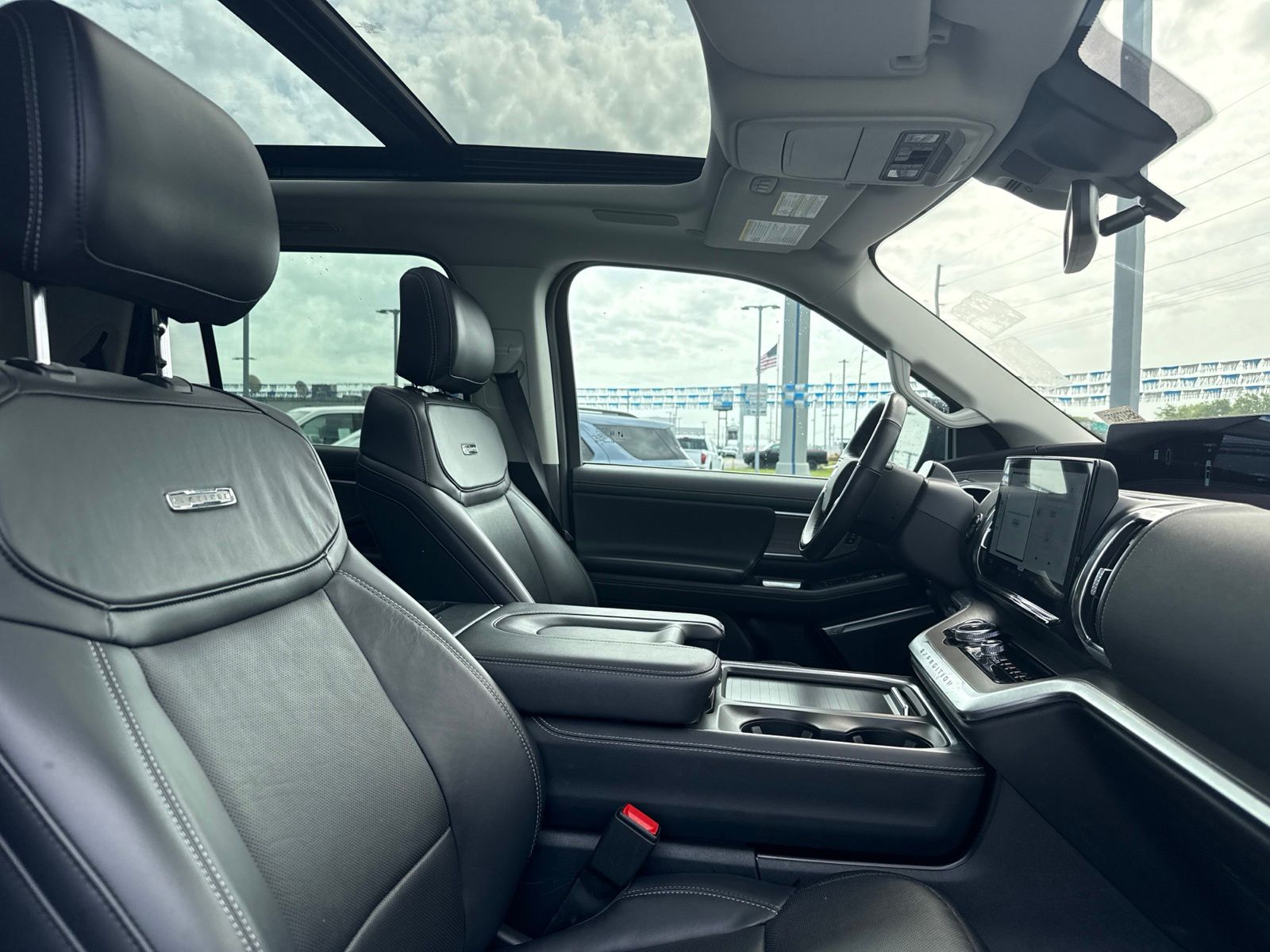 2025 Ford Expedition image 16